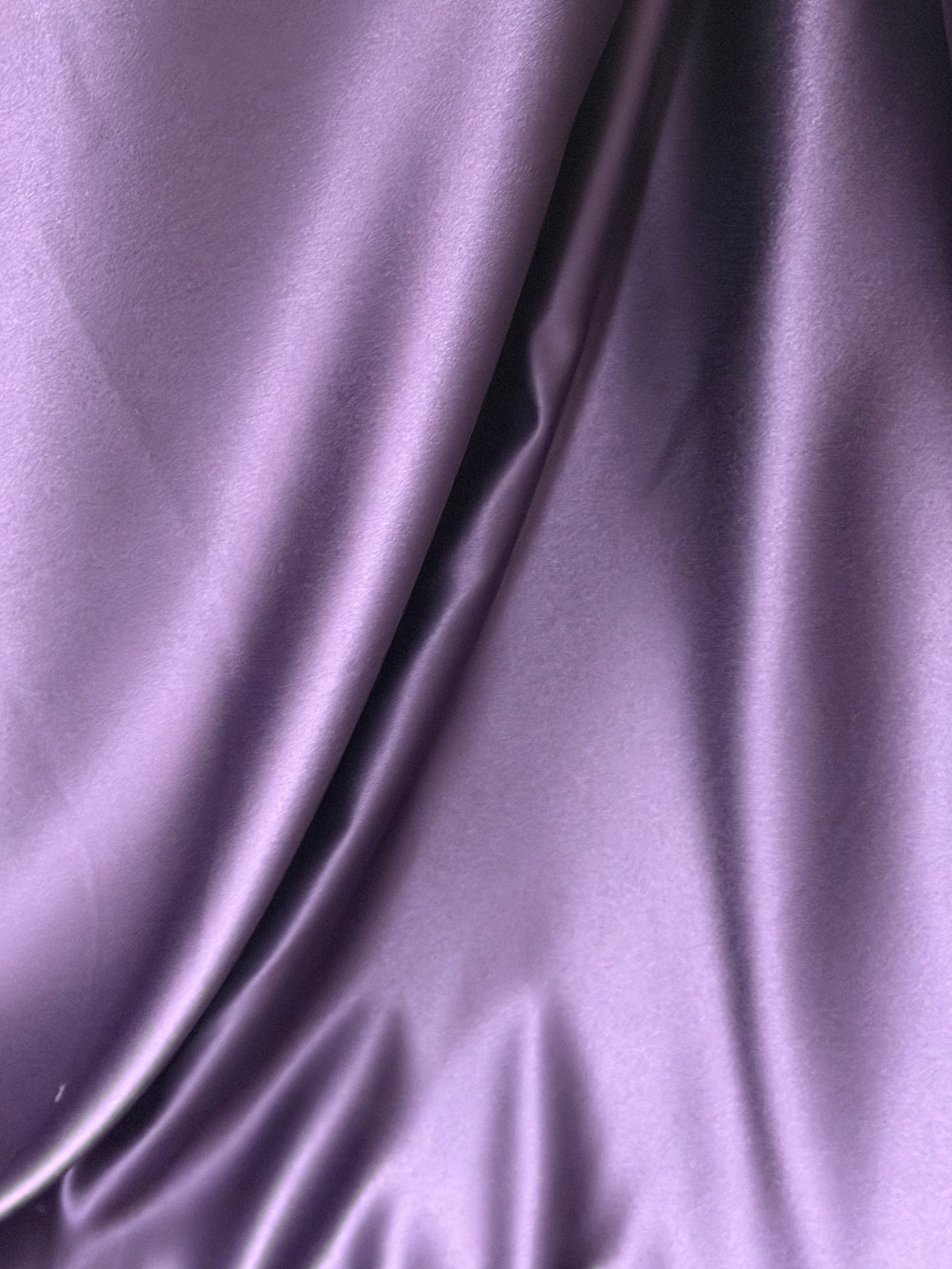 Amethystfarbener Polyester-Duchesse-Satin – Contessa