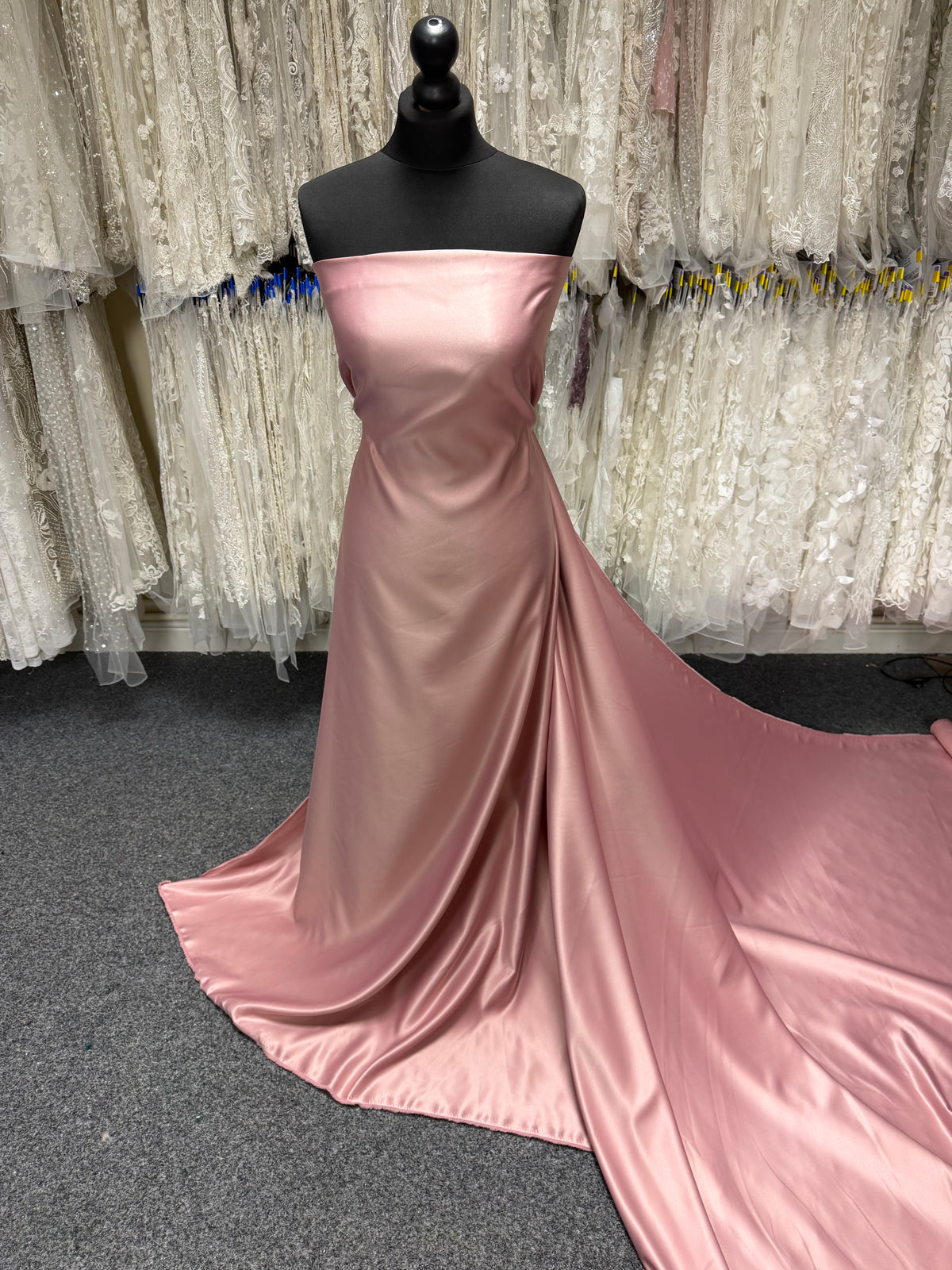 Antikrosa Polyestersatin – Majestätisch