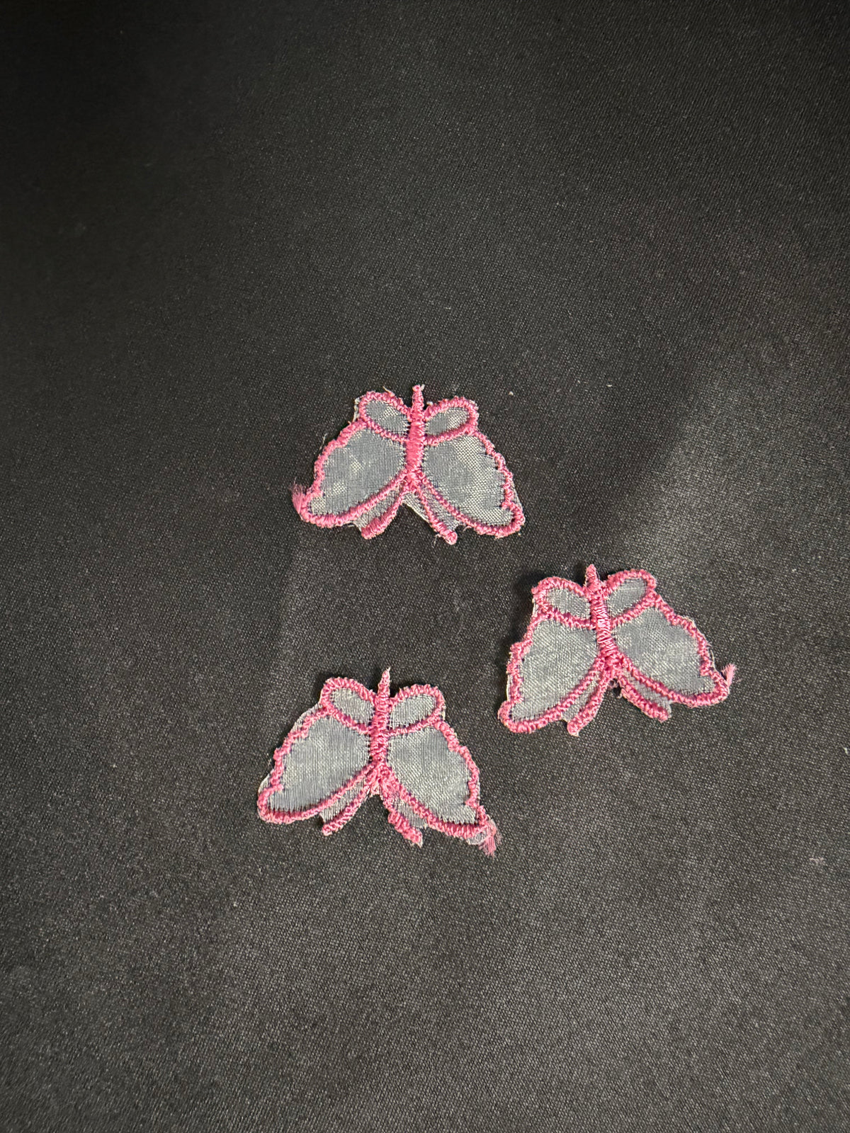 Schmetterlingsapplikation in Dunkelrosa - M1