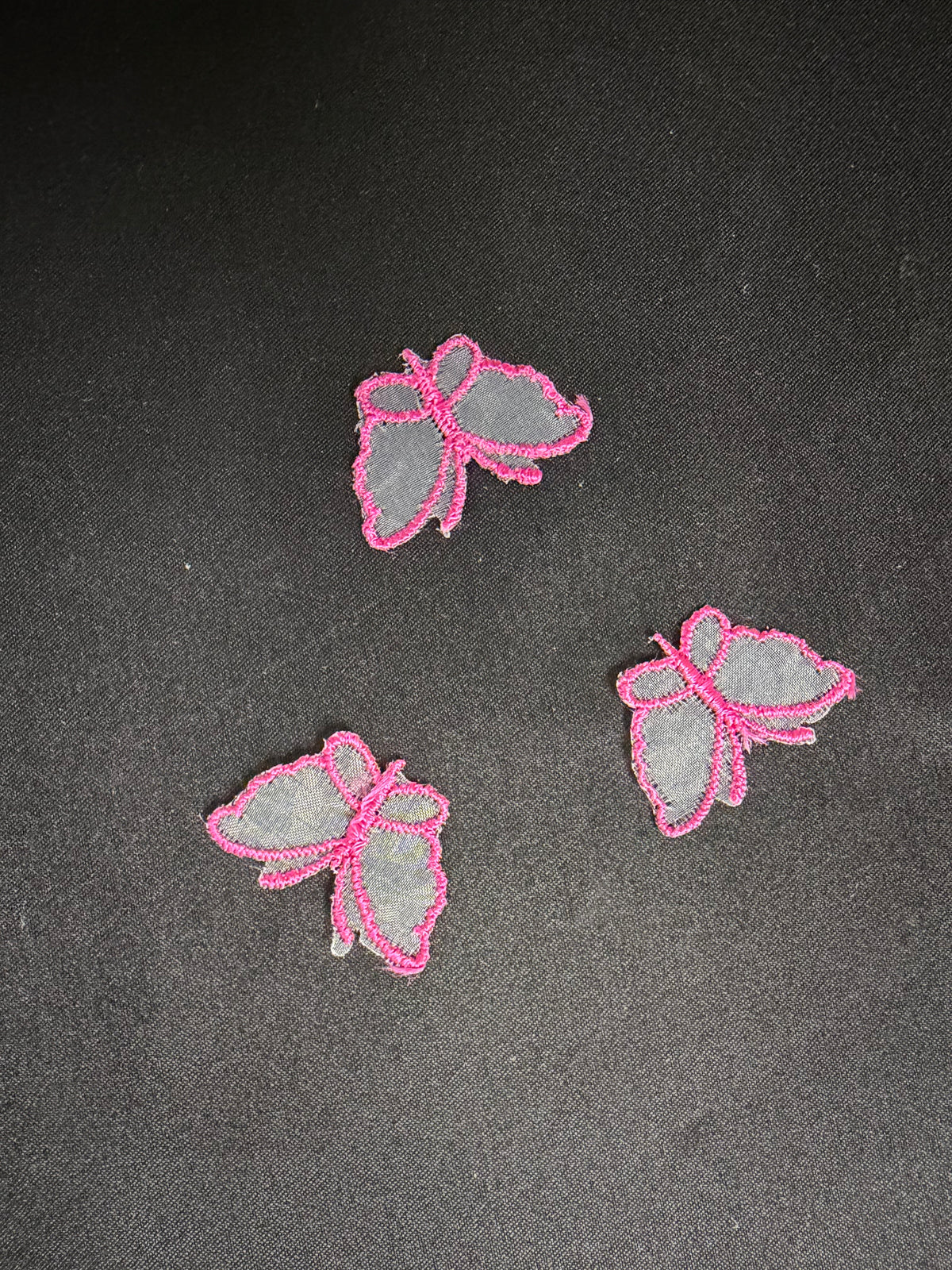 Fuchsiafarbene Schmetterlingsapplikation - M1