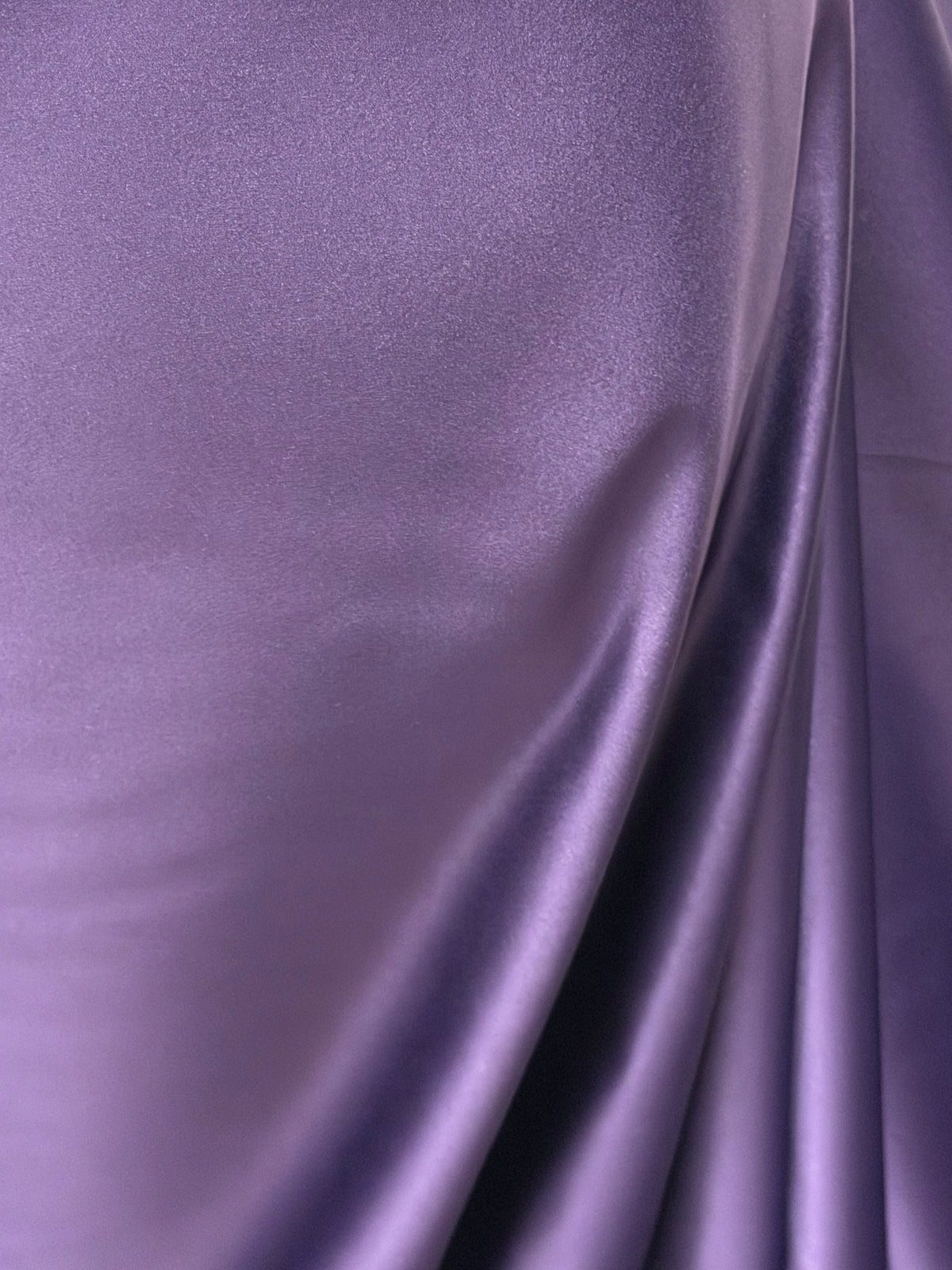 Amethyst-Polyestersatin – majestätisch