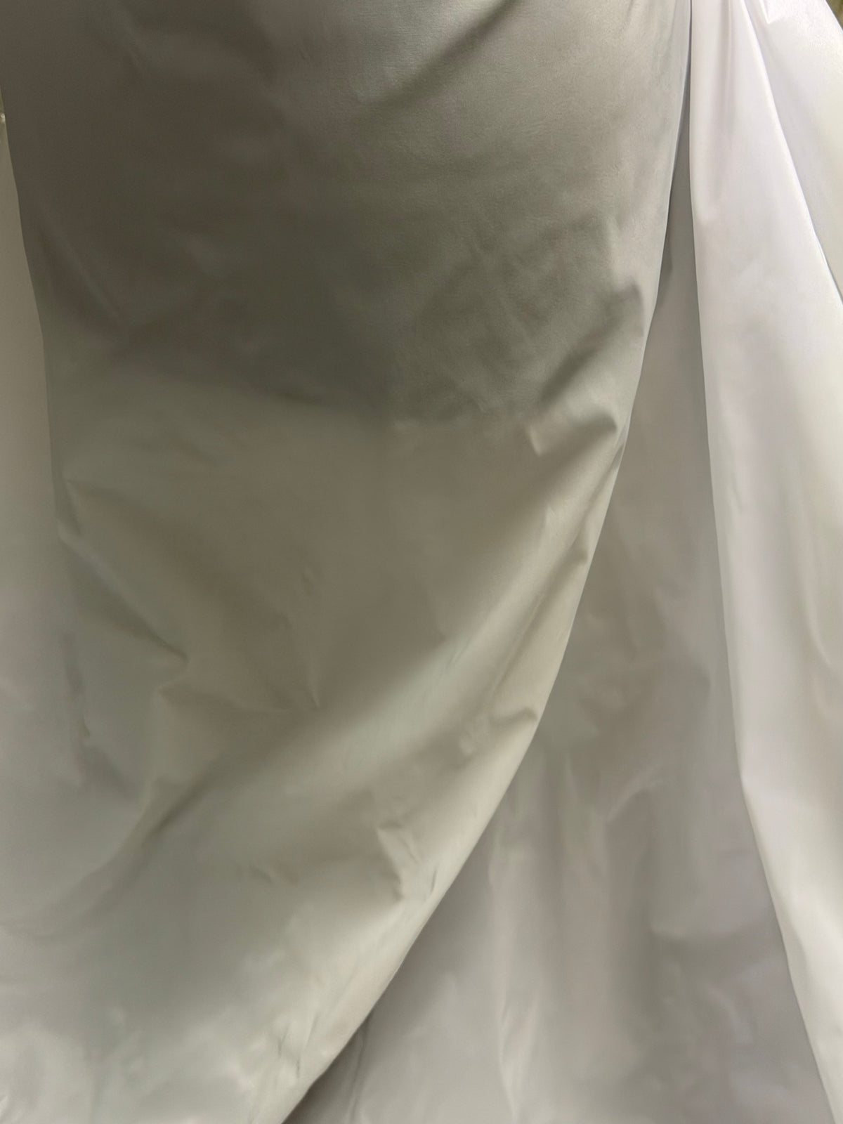 Weißer Polyester-Taft – Eleganz