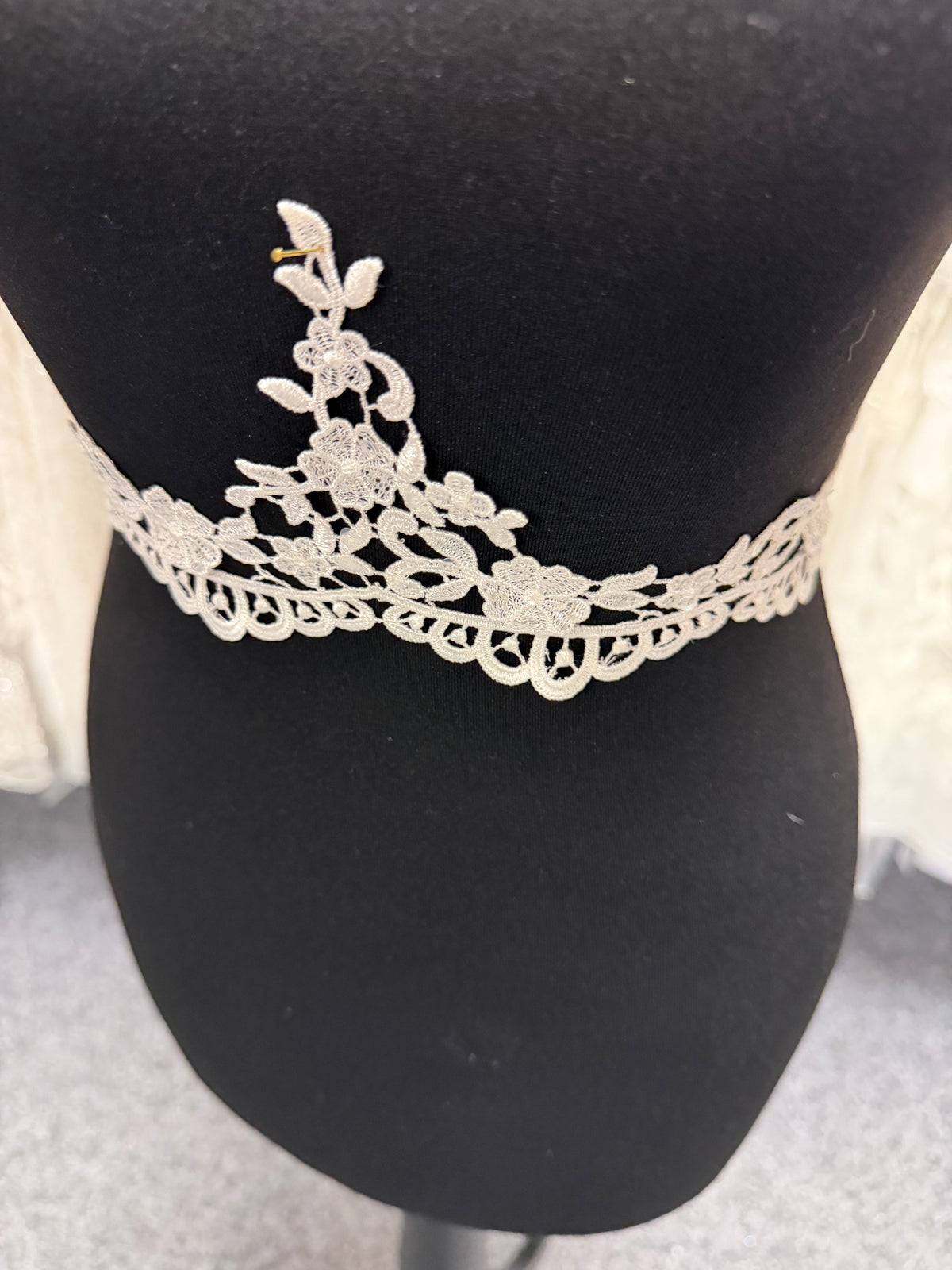 Ivory Guipure Lace - T830