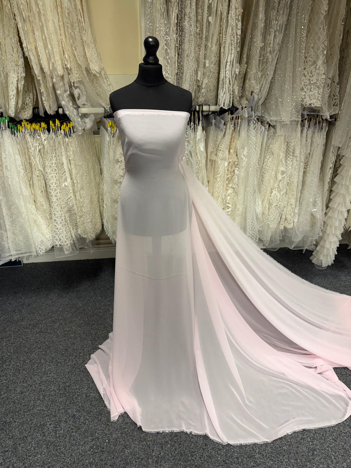 Zartrosa Polyester-Chiffon – Benevolence