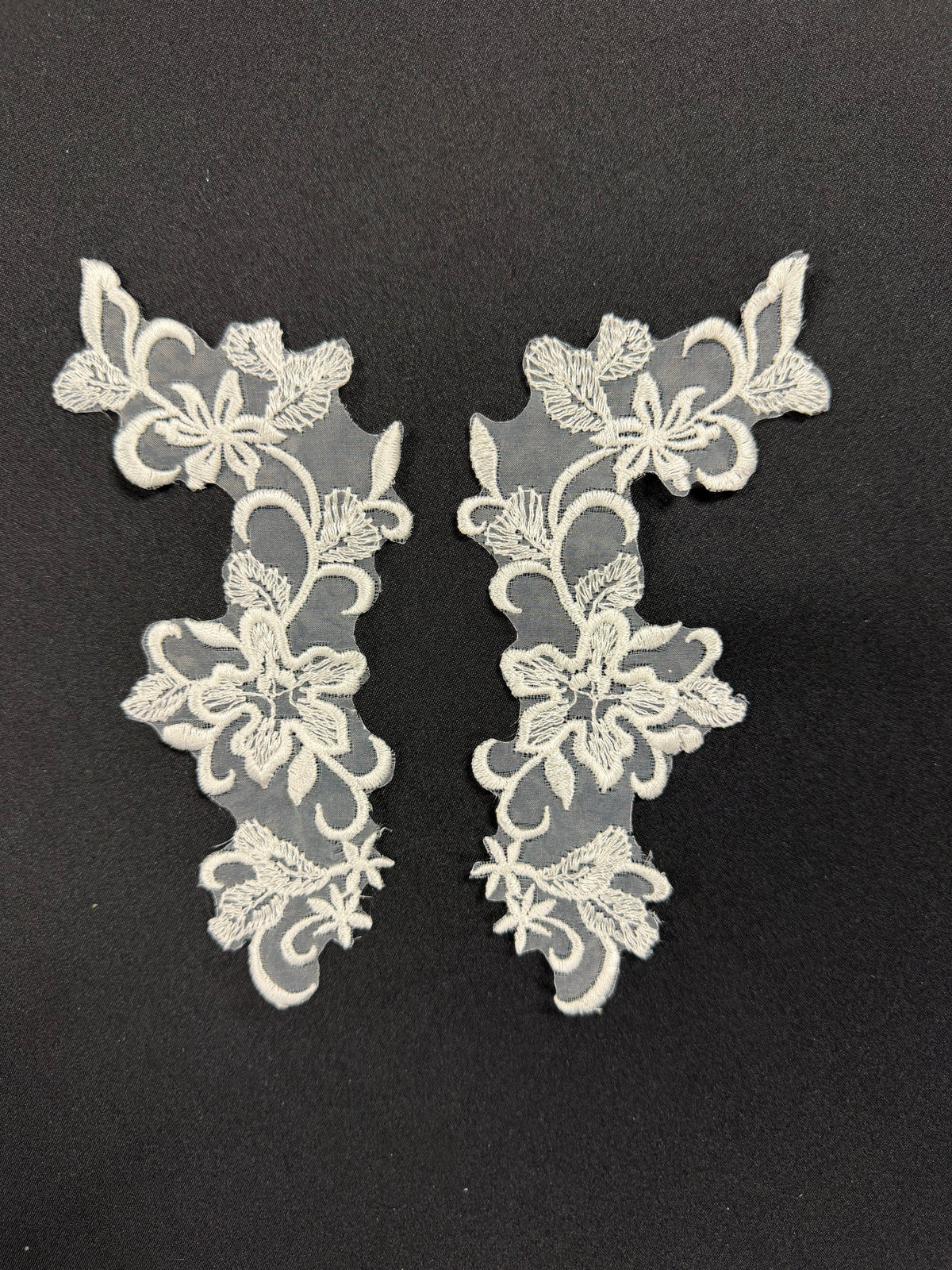 Elfenbeinfarbene Organza-Spitzenapplikationen – T108