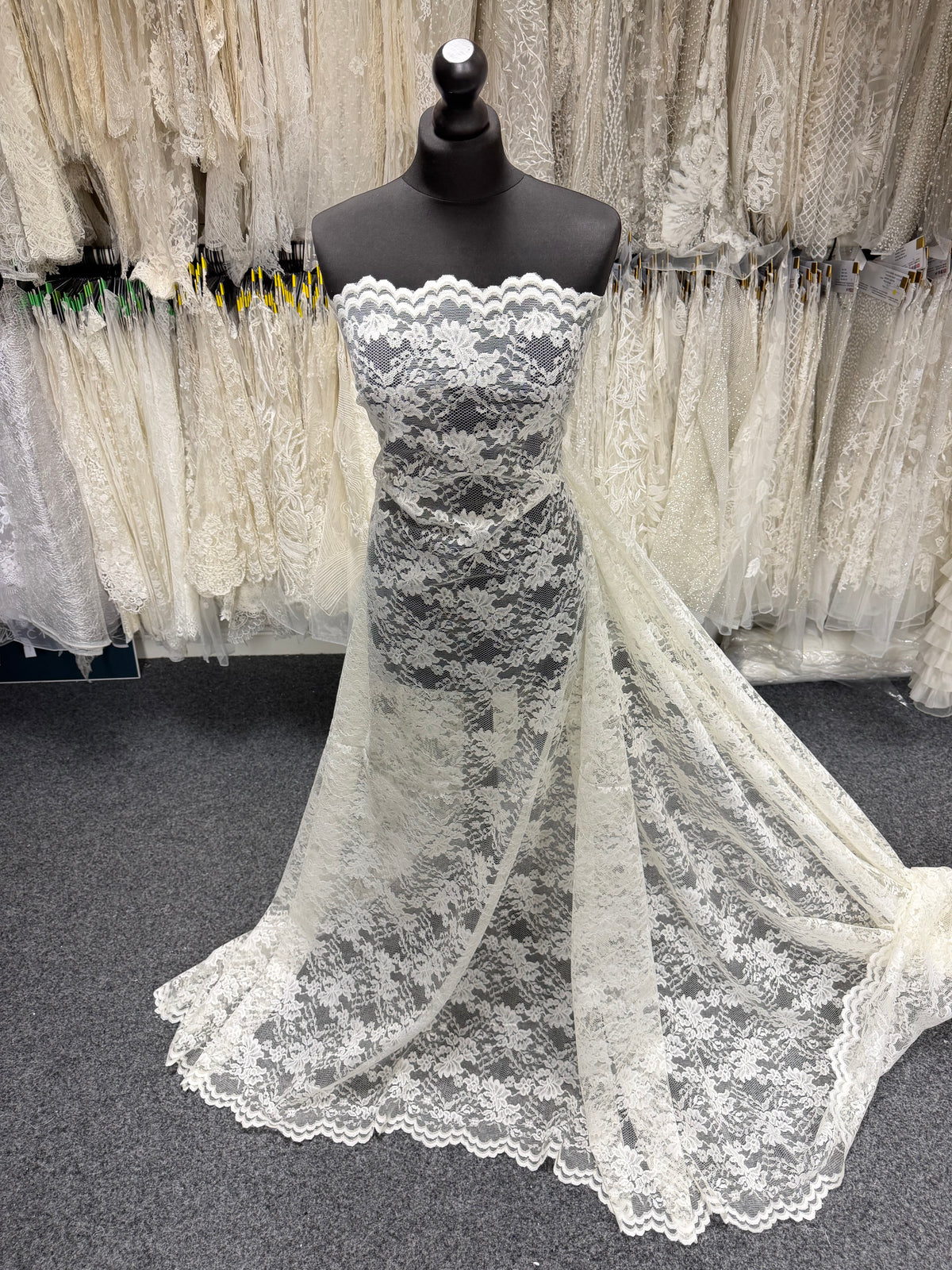 Dark Ivory Raschel Lace - P384