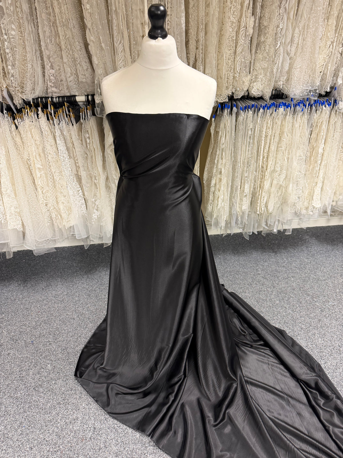 Schwarzer Polyestersatin - PB1005
