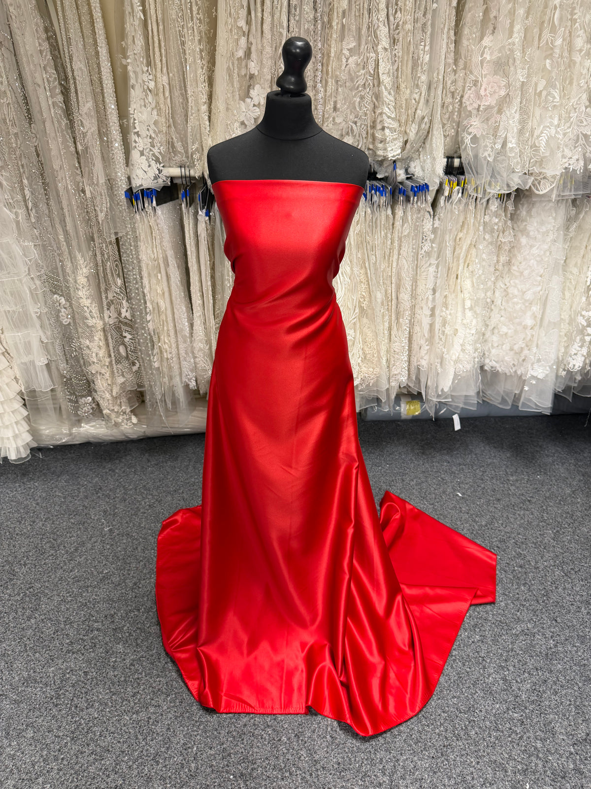 Roter, leichter Duchess-Satin aus Polyester - P44