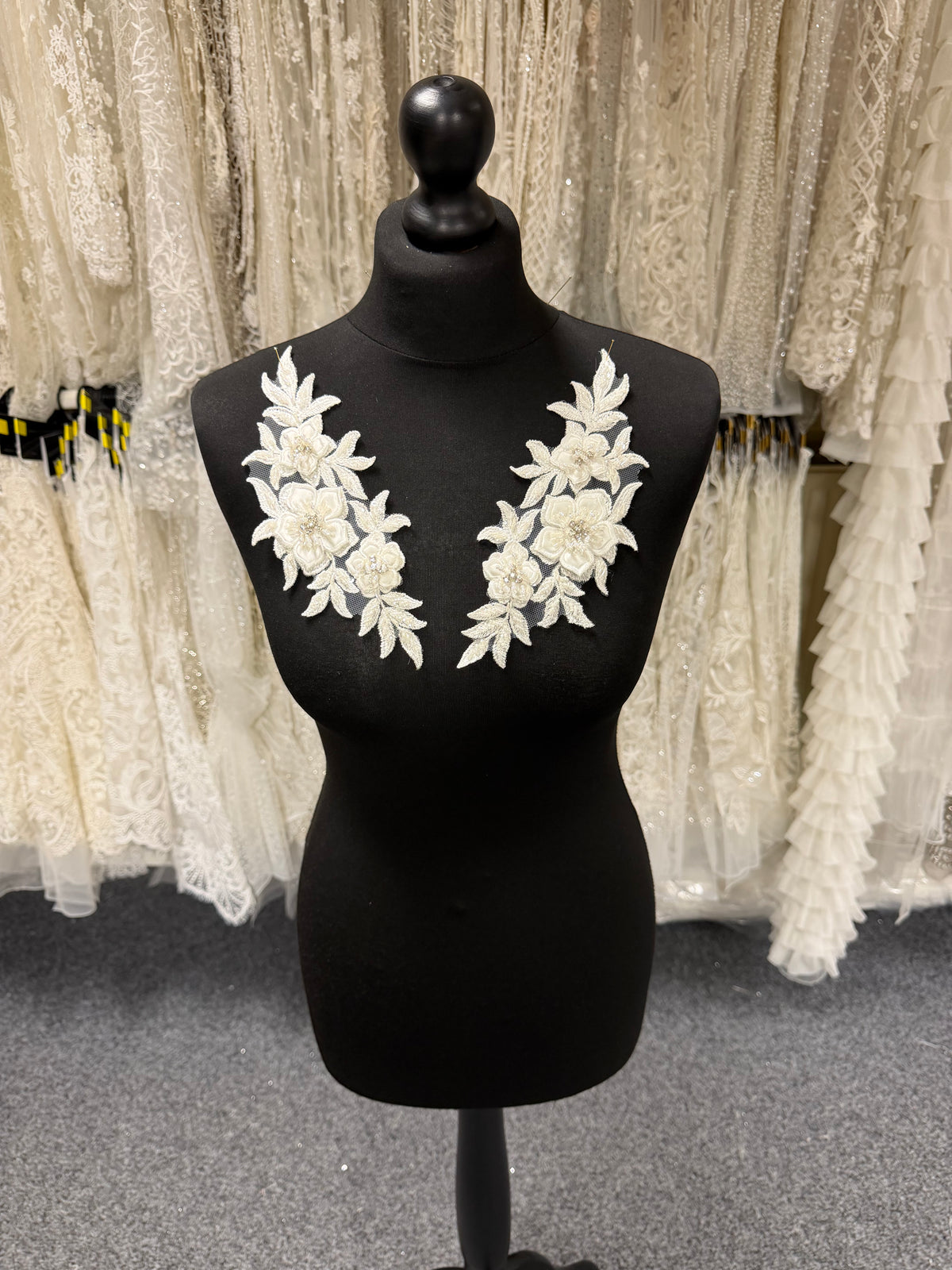 Ivory 3D Lace Appliques - T894