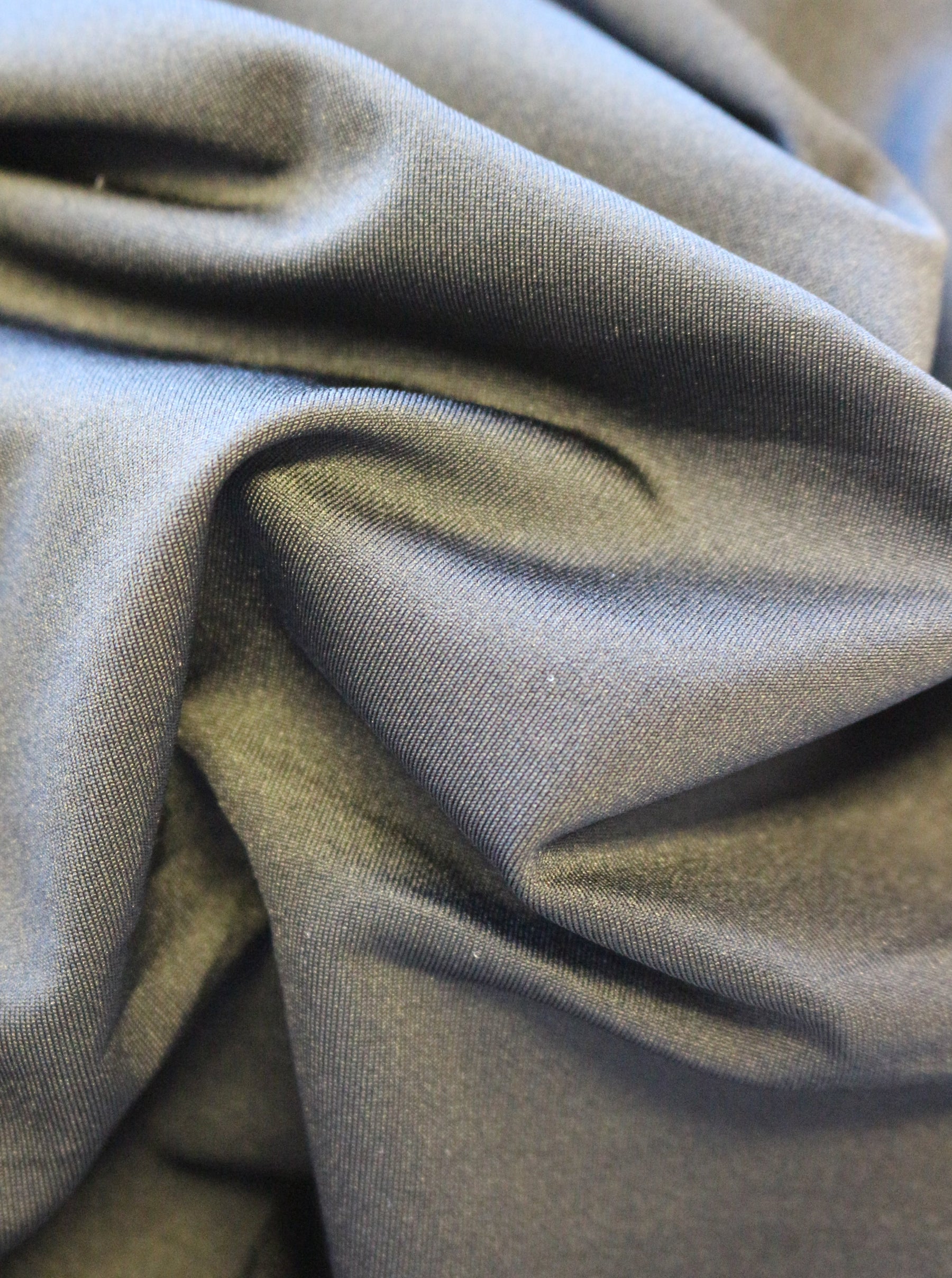 Schwarzer Stretch-Polyester-Satin - Confidence