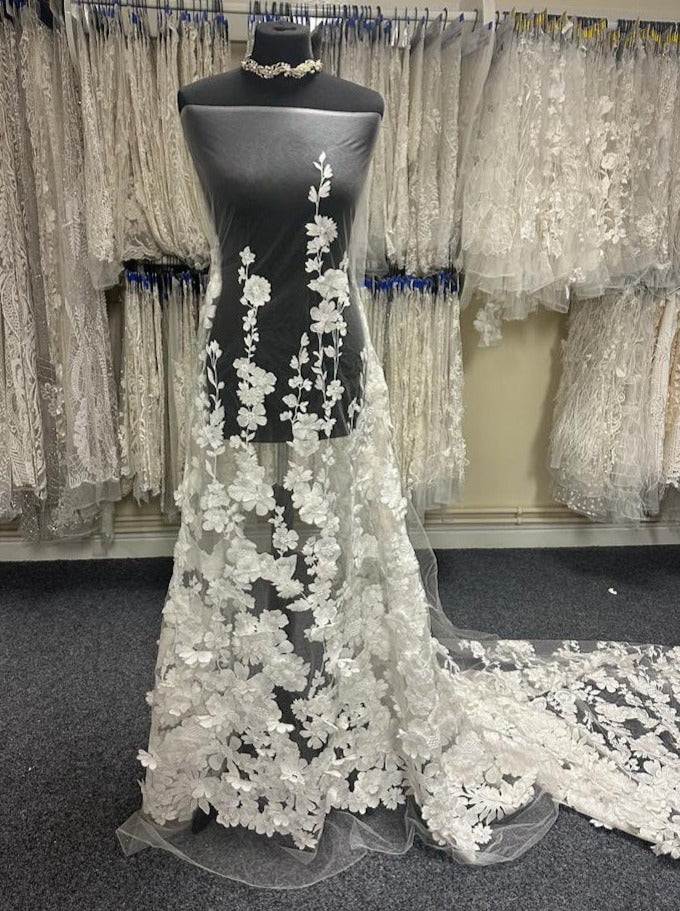 Elfenbeinfarbene 3D-Blumenspitze – Arcadia