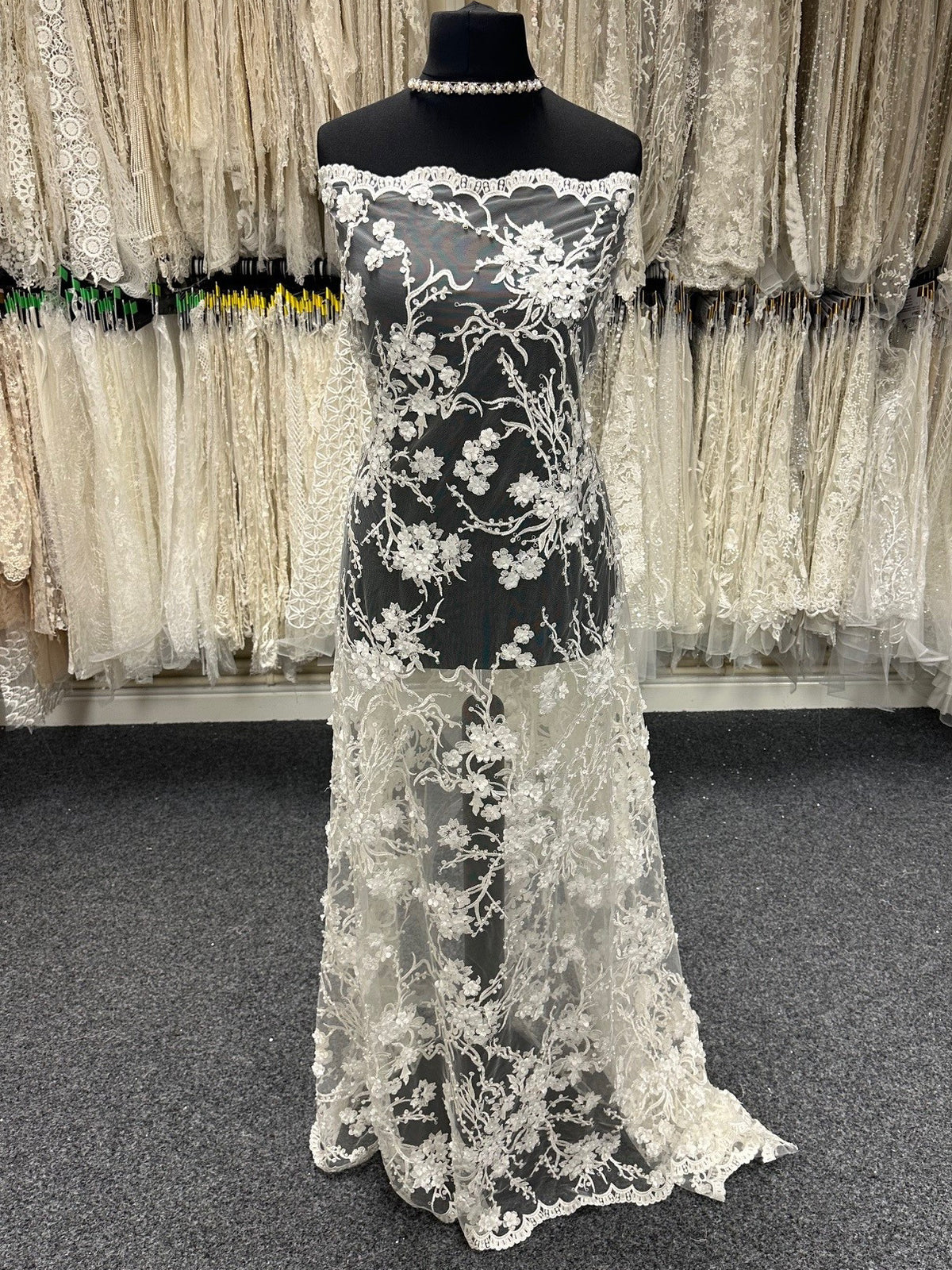 Elfenbeinfarbene 3D-Spitze – Brodie