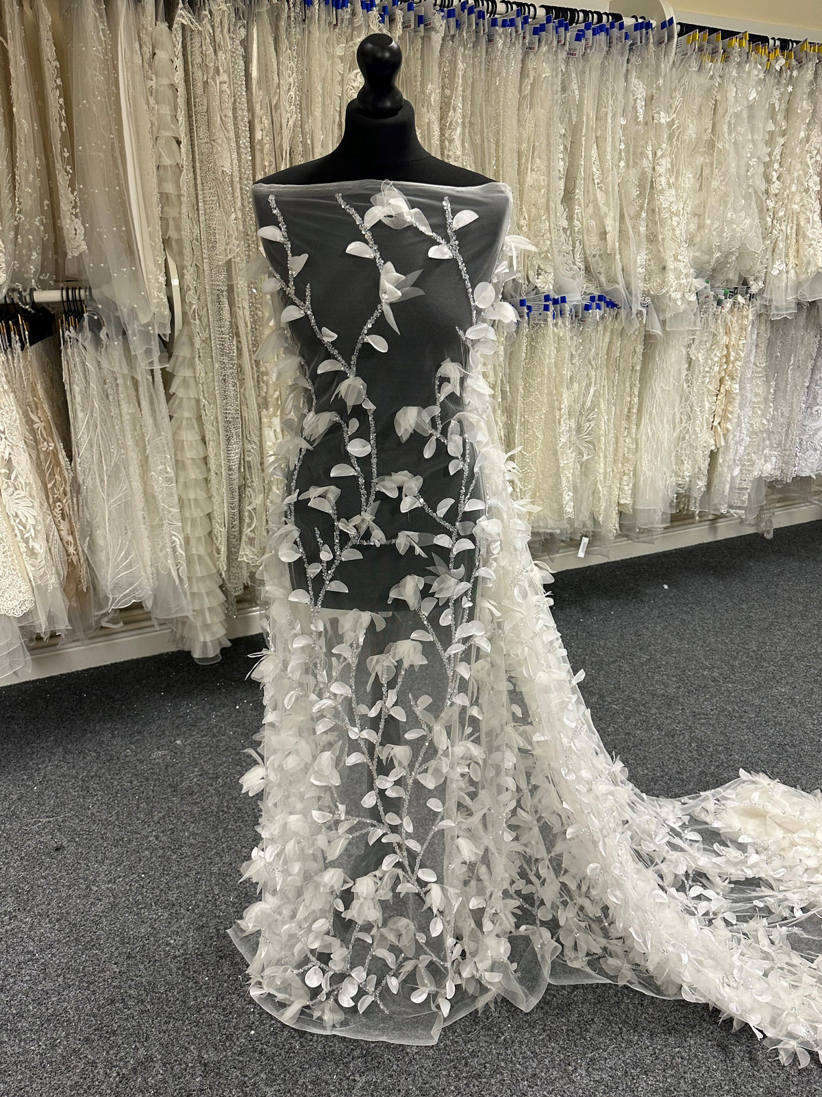 Elfenbeinfarbene 3D-Perlenspitze – Kalani