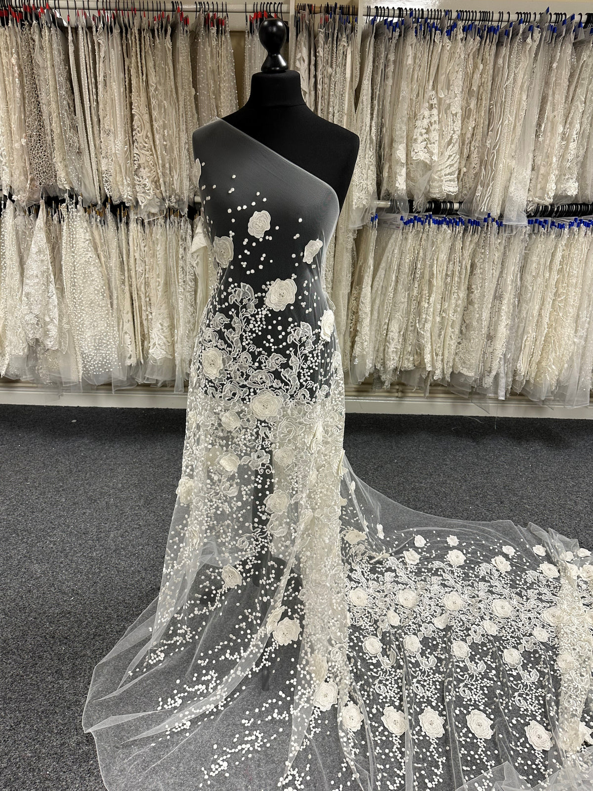 Ermäßigte Elfenbein-Stickereispitze – Leonora