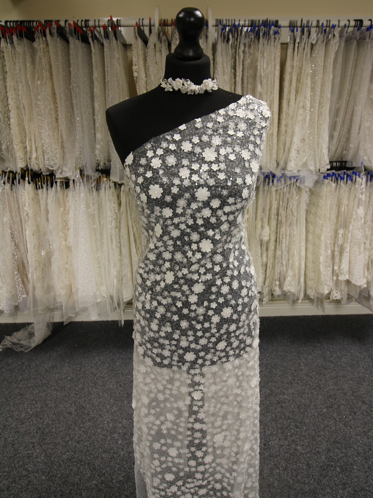 Elfenbeinfarbene 3D-Blumenspitze – Mirren