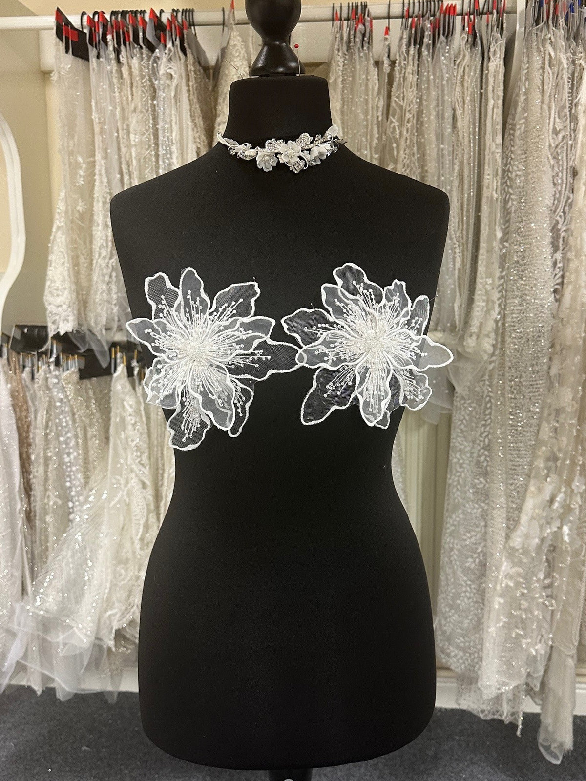 Elfenbeinfarbene Braut-Spitzenapplikationen – Erodium