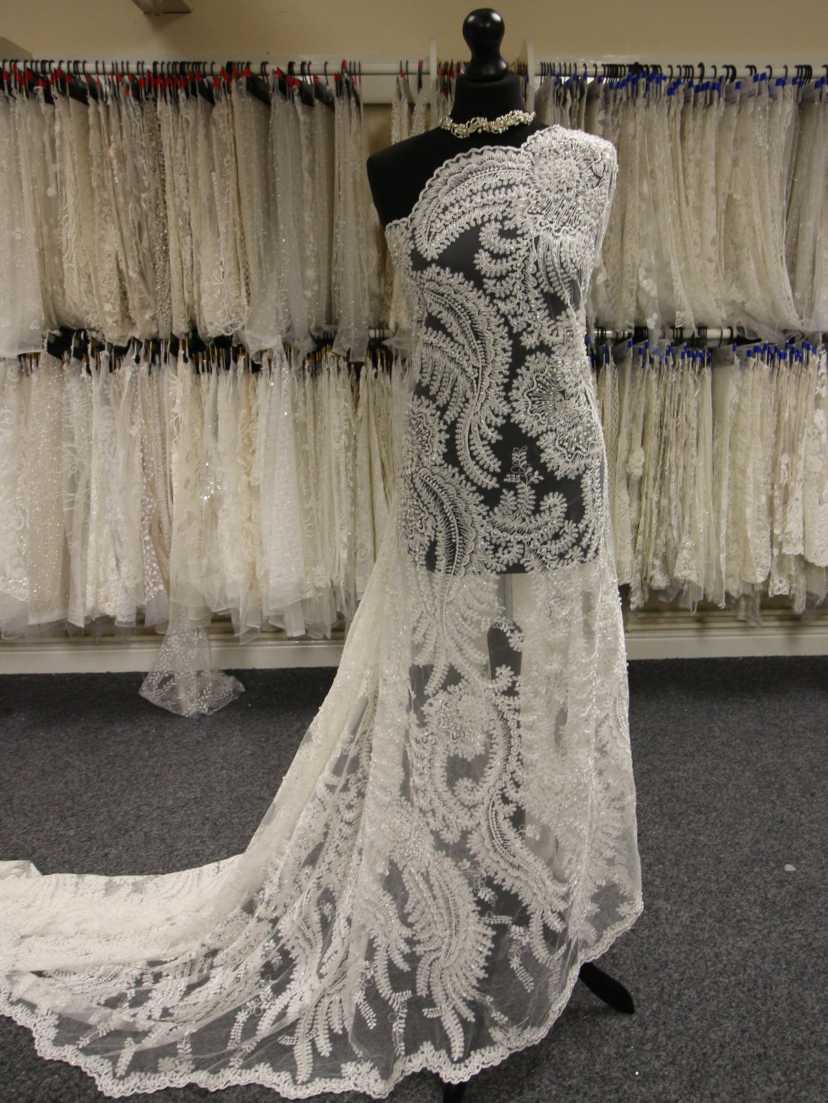 Elfenbeinfarbene Perlen-Blumenspitze – Joy