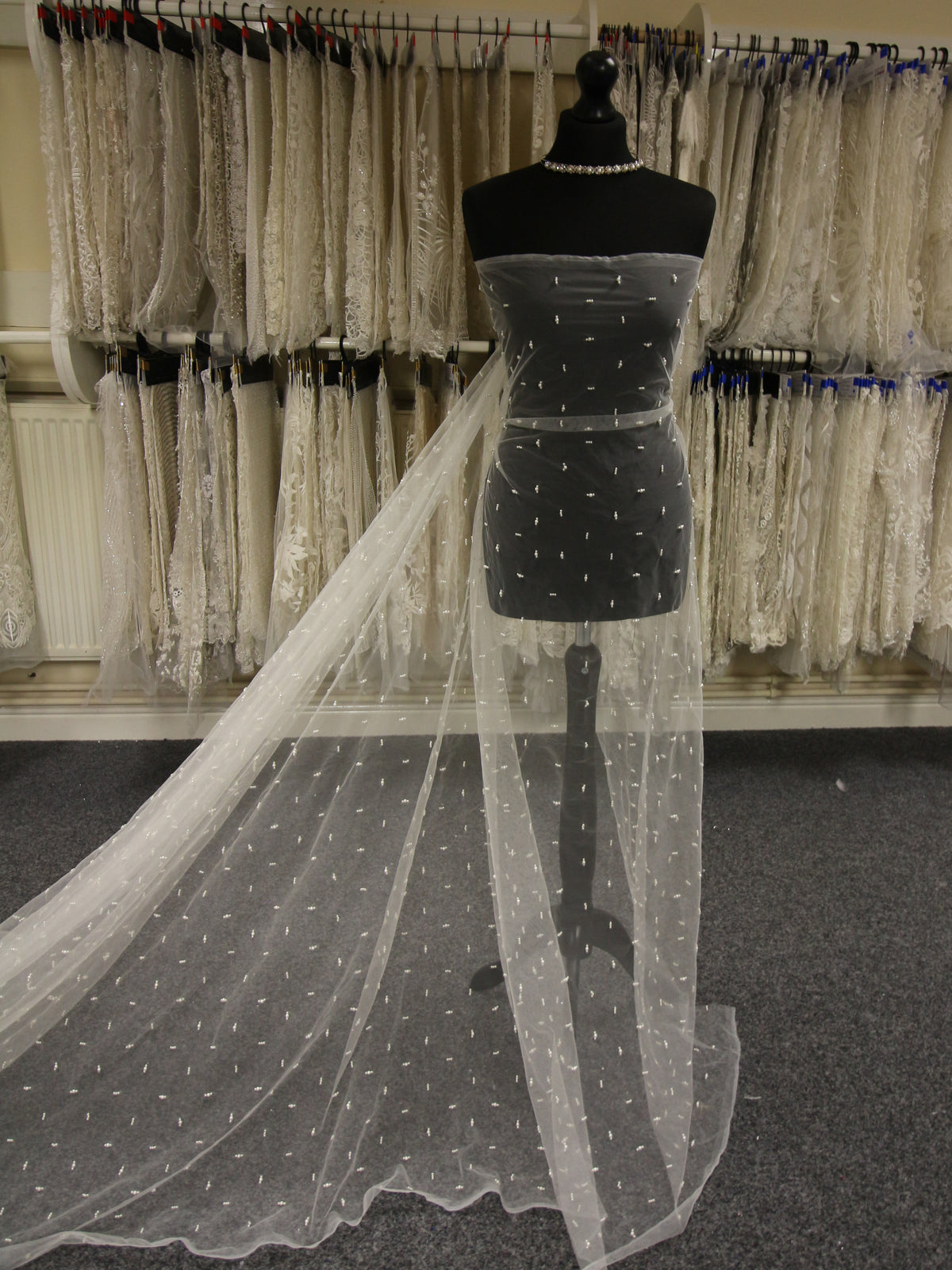 Elfenbeinfarbene Perlenspitze – Trilogie