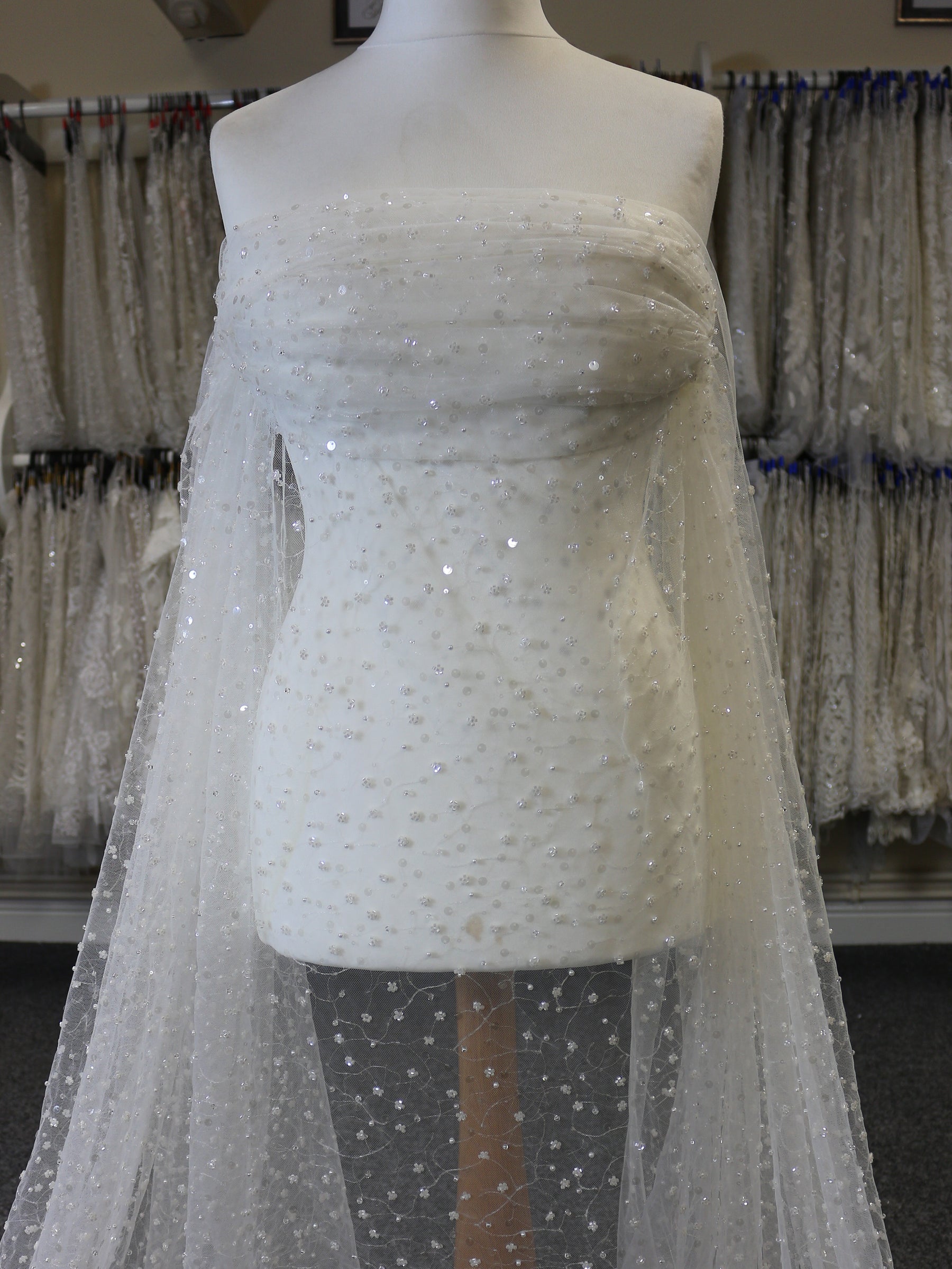 Elfenbeinfarbene Perlenspitze – Stabilo