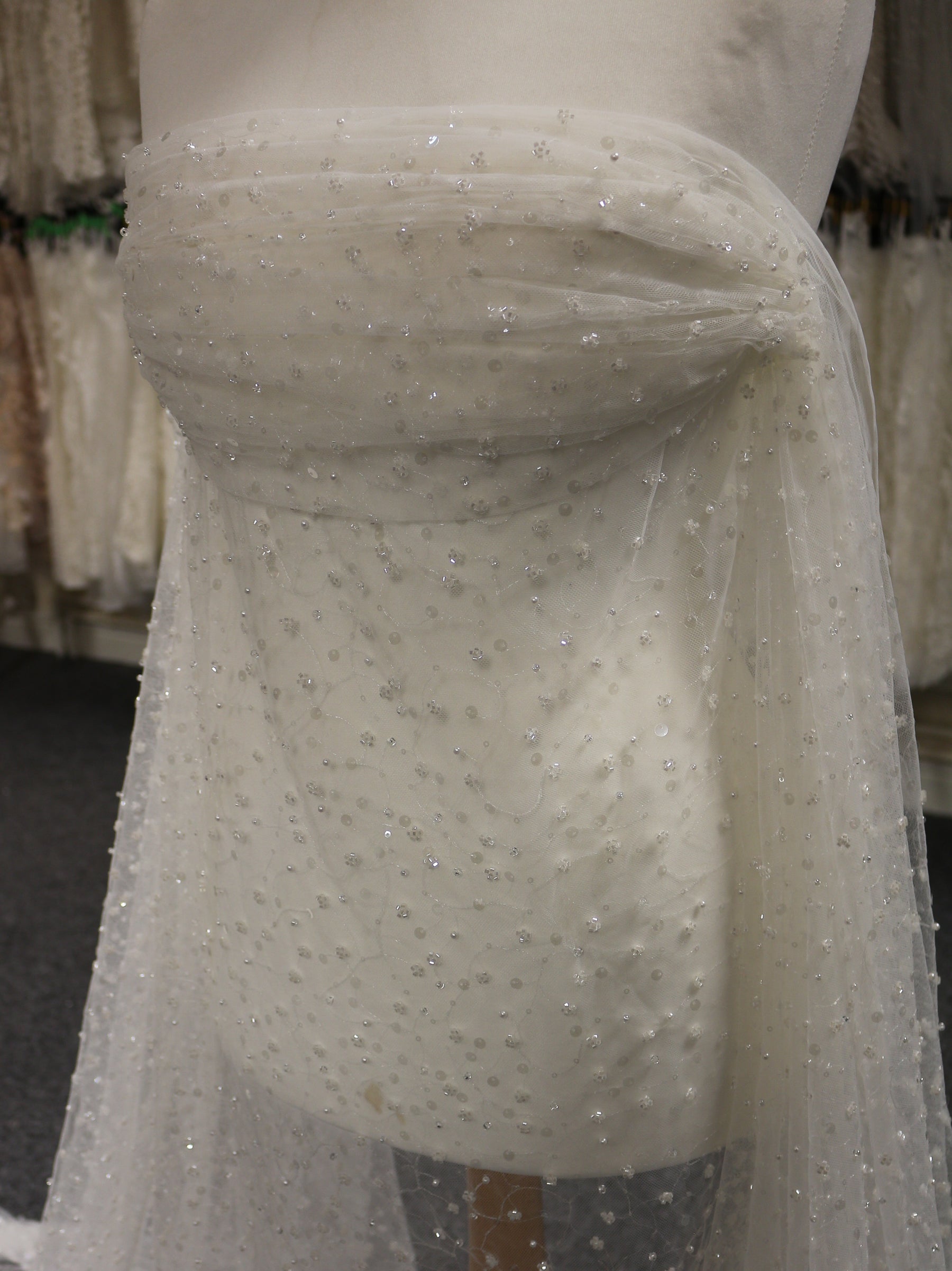 Elfenbeinfarbene Perlenspitze – Stabilo