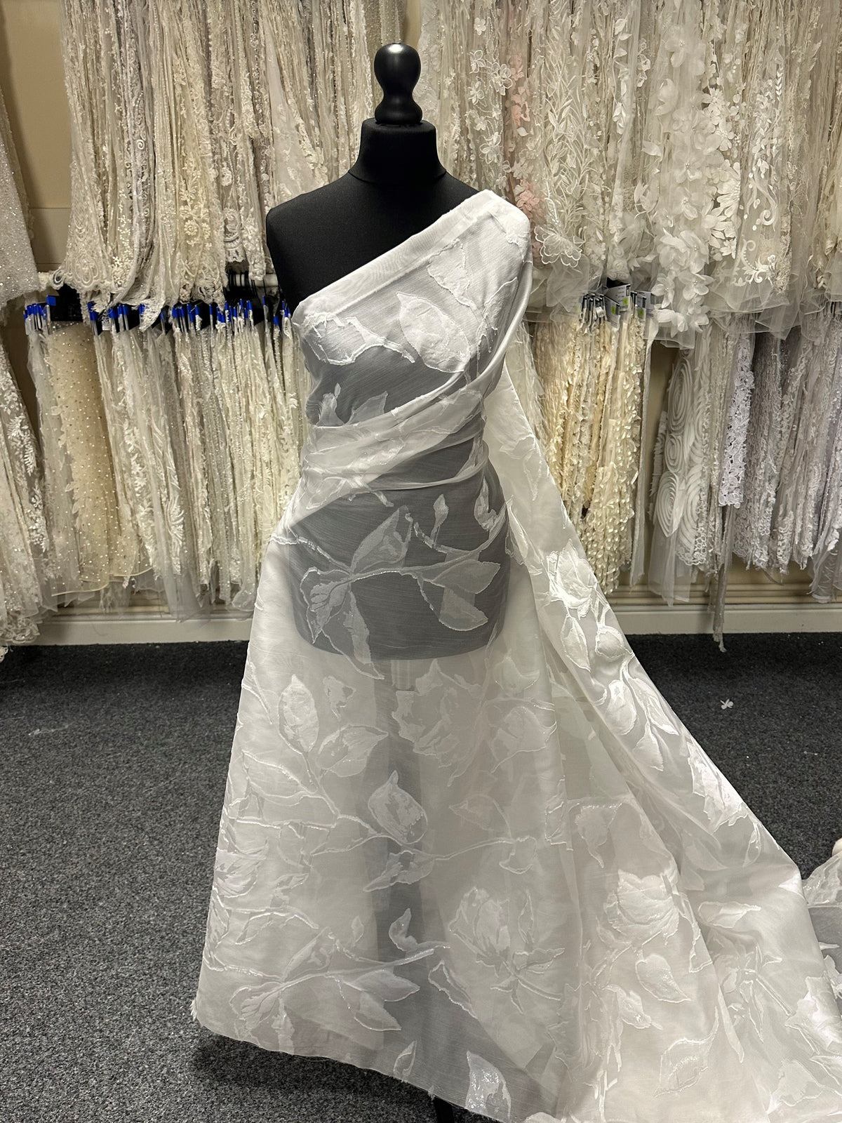 Elfenbeinfarbener italienischer Brokat - Inara