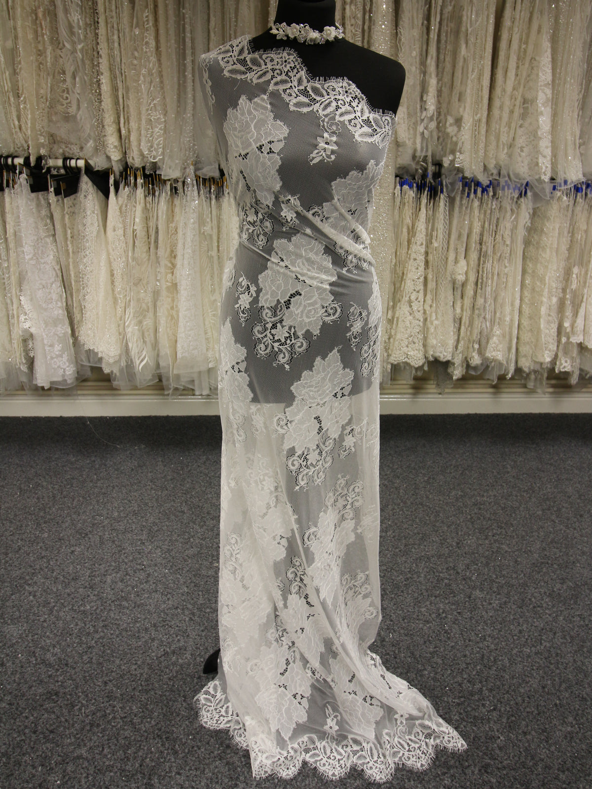 Elfenbeinfarbene Raschelspitze – Ada