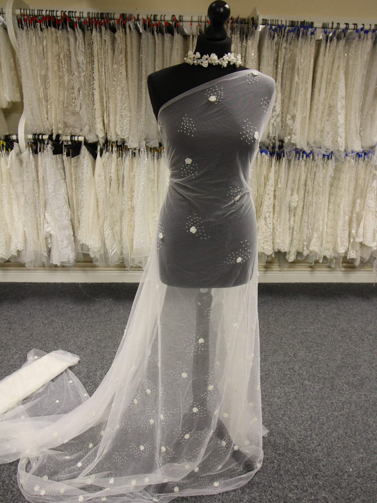 Elfenbeinfarbene Perlenspitze – Alison