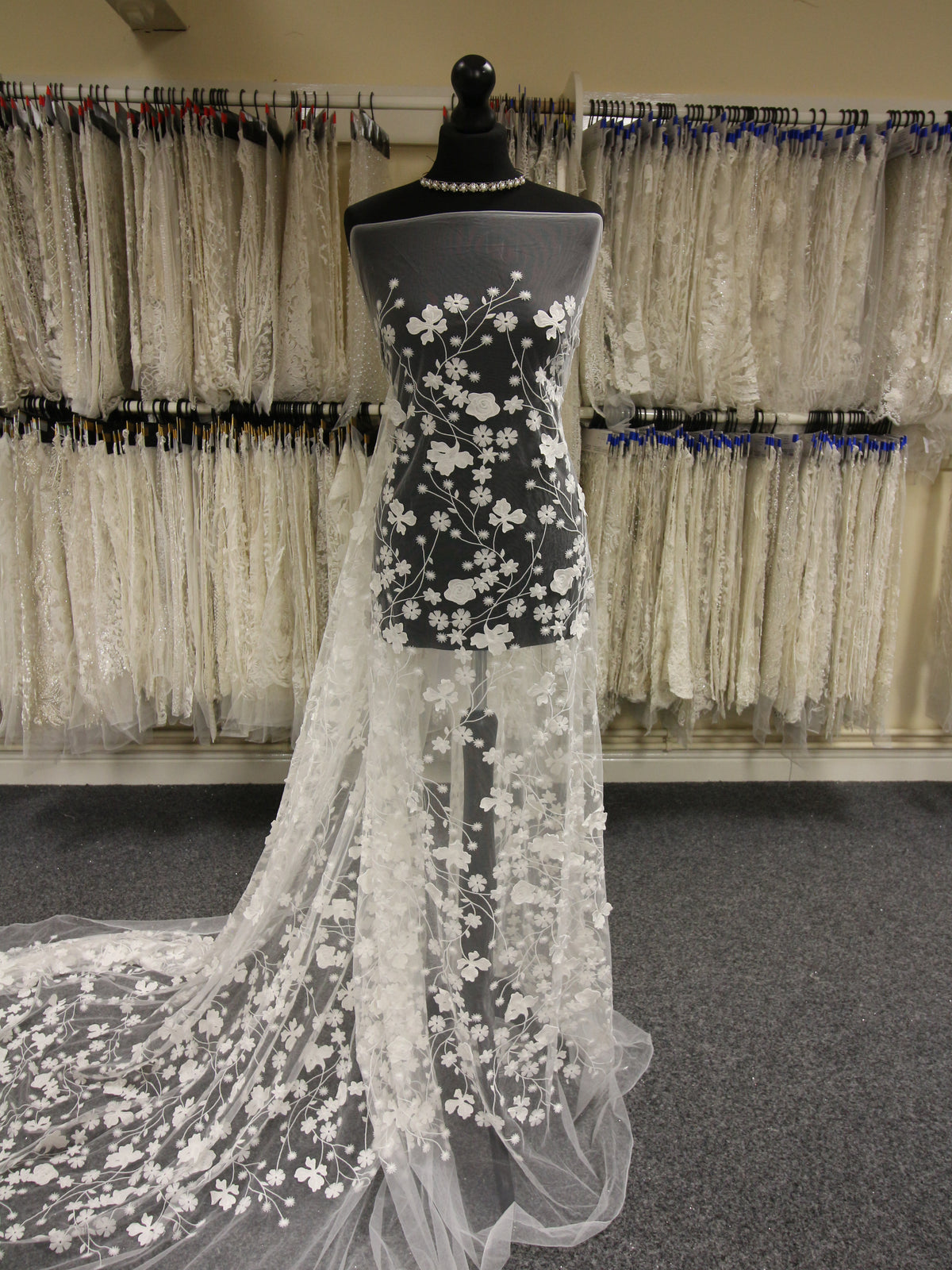 Elfenbeinfarbene 3D-Stickspitze – Alvia