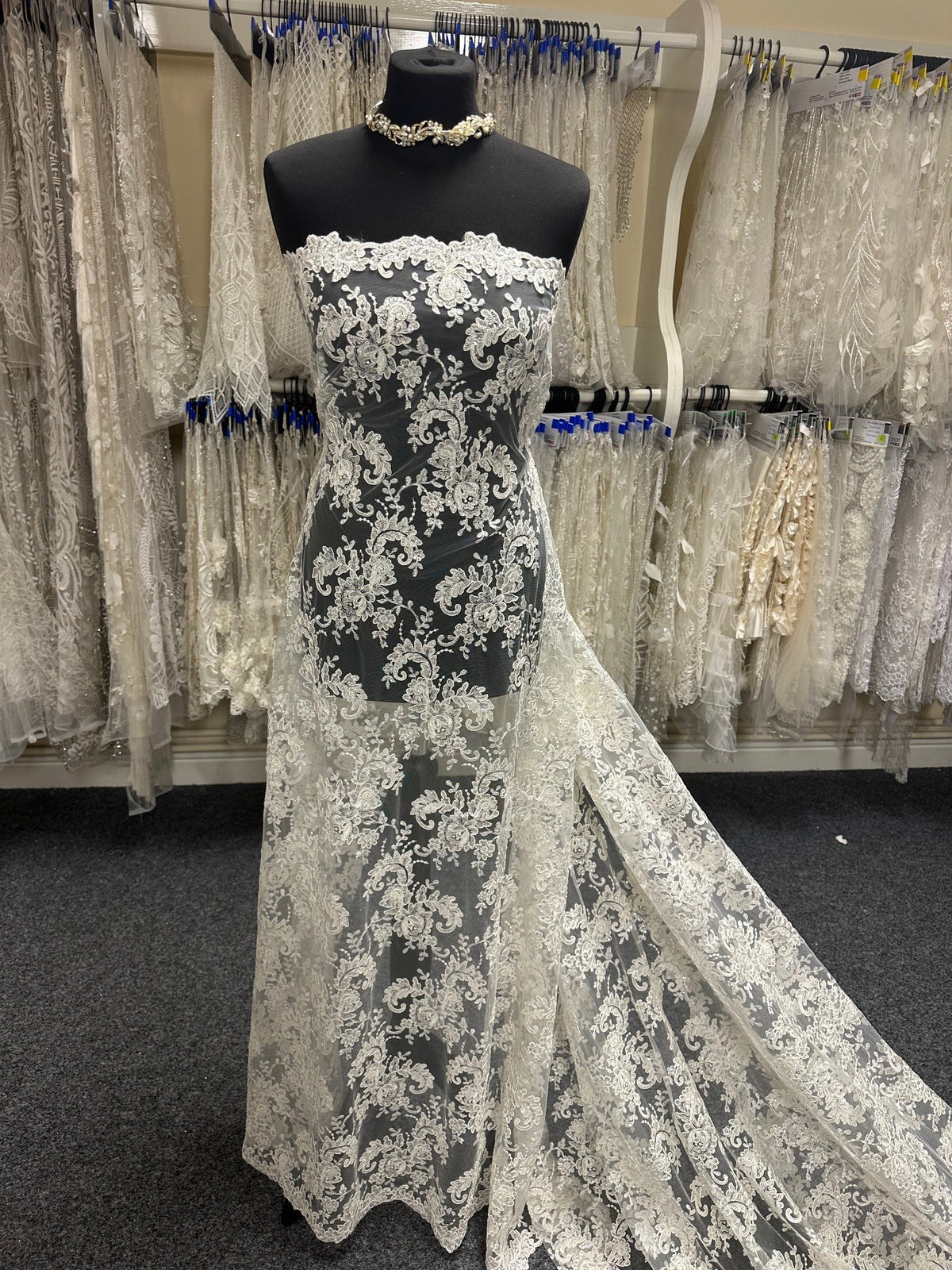 Elfenbeinfarbene Perlenspitze – Anoushka