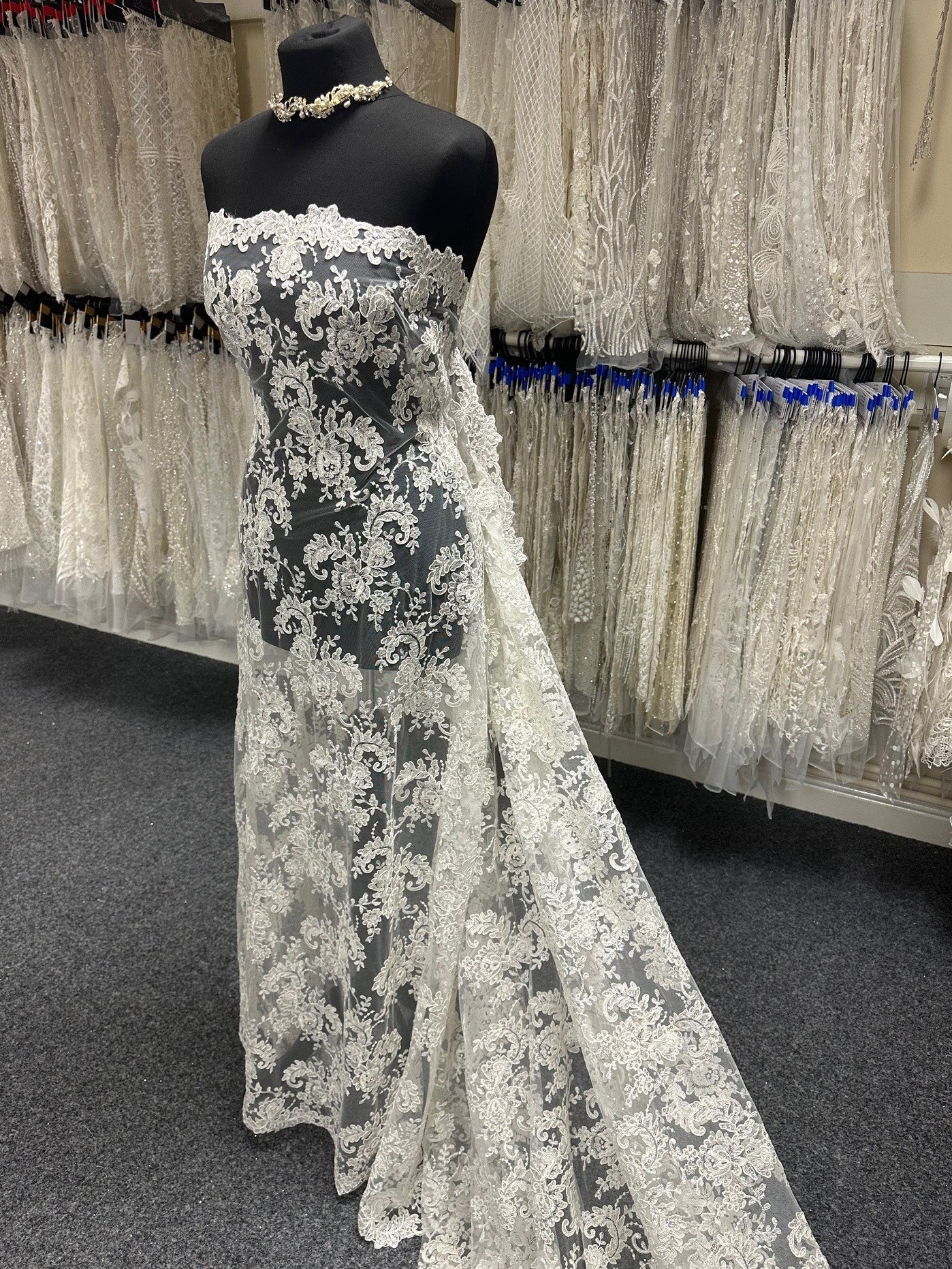 Elfenbeinfarbene Perlenspitze – Anoushka