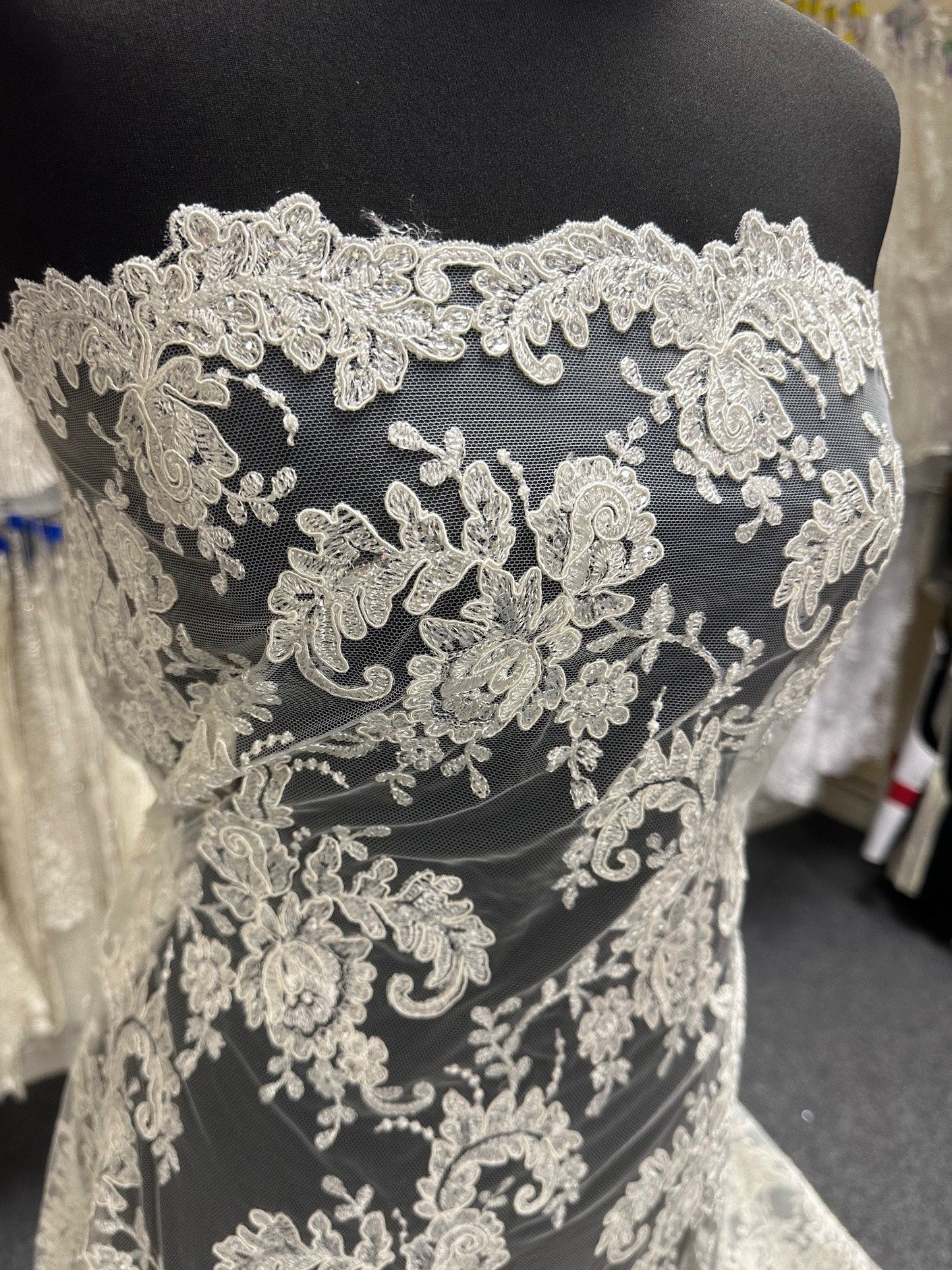 Elfenbeinfarbene Perlenspitze – Anoushka