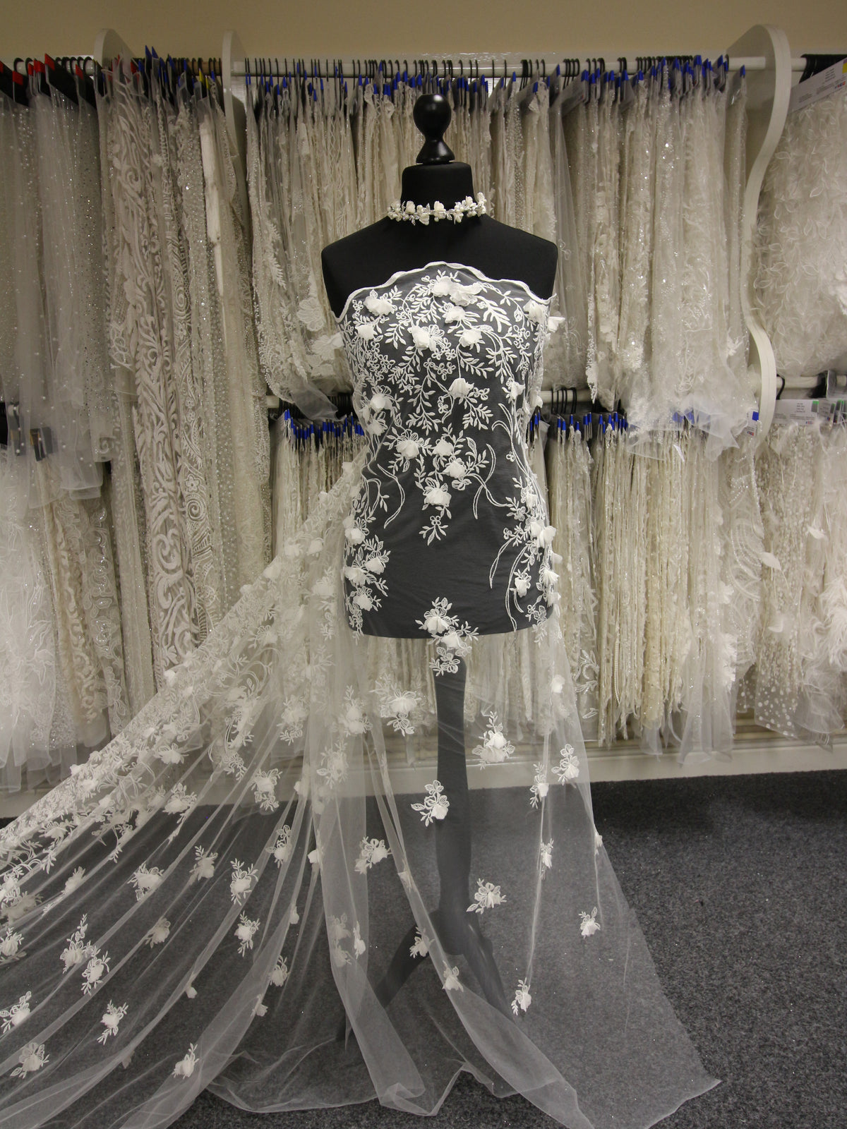 Elfenbeinfarbene 3D-Spitze – Armandine