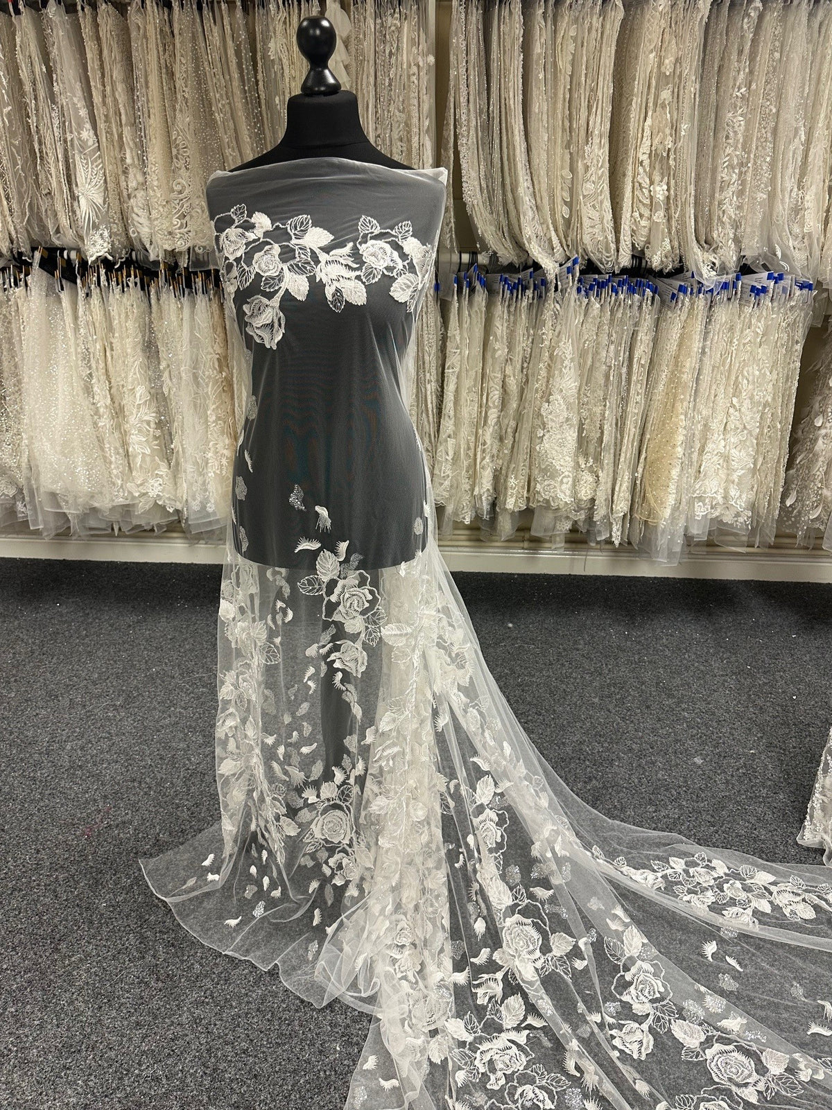 Elfenbeinfarbene Perlenspitze – Bardot