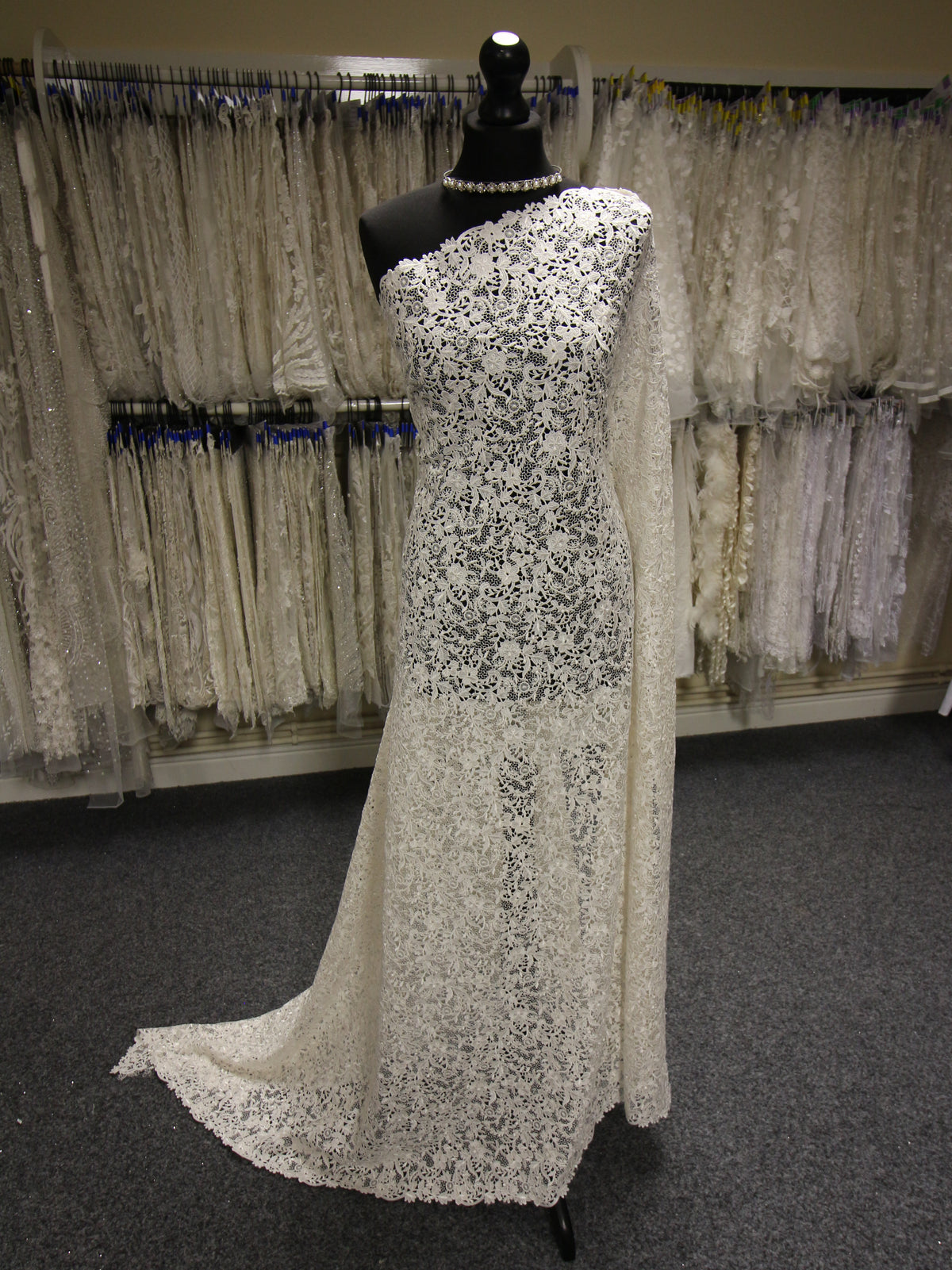 Elfenbeinfarbene Guipure-Spitze – Bertha