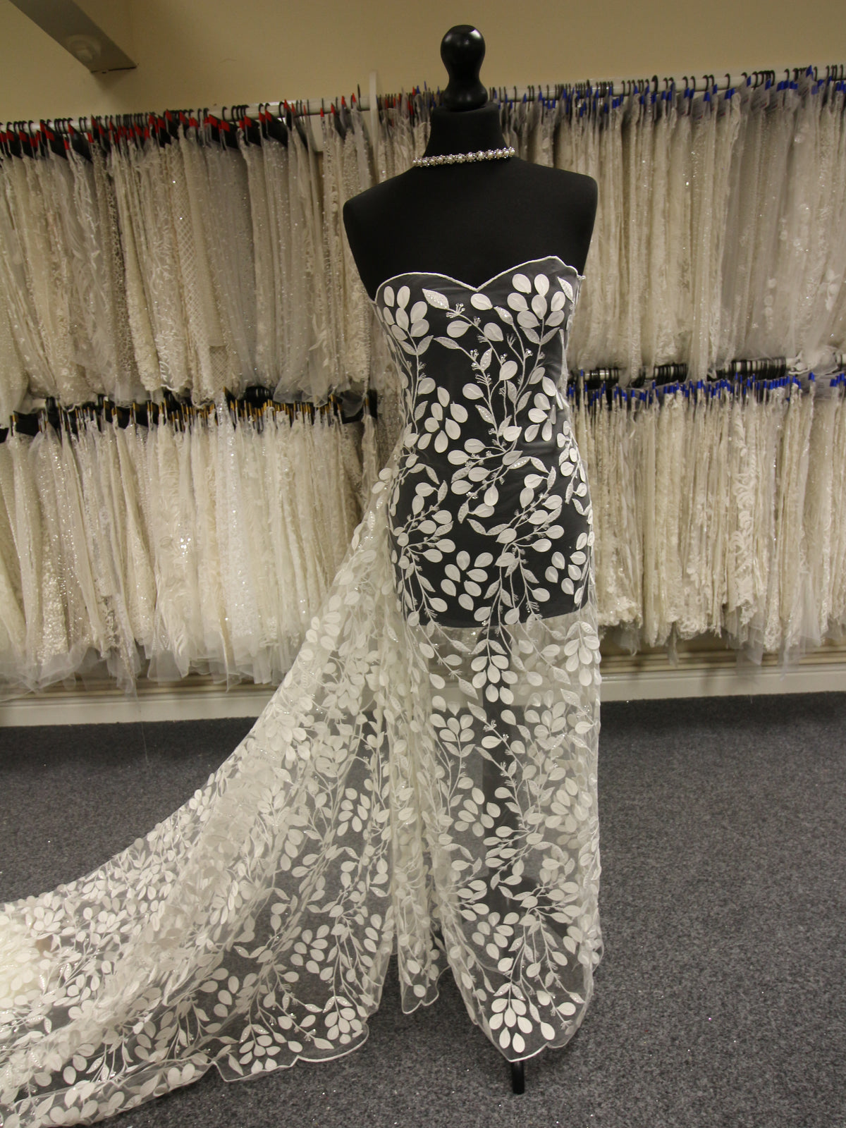 Elfenbeinfarbene Laserspitze – Biruta