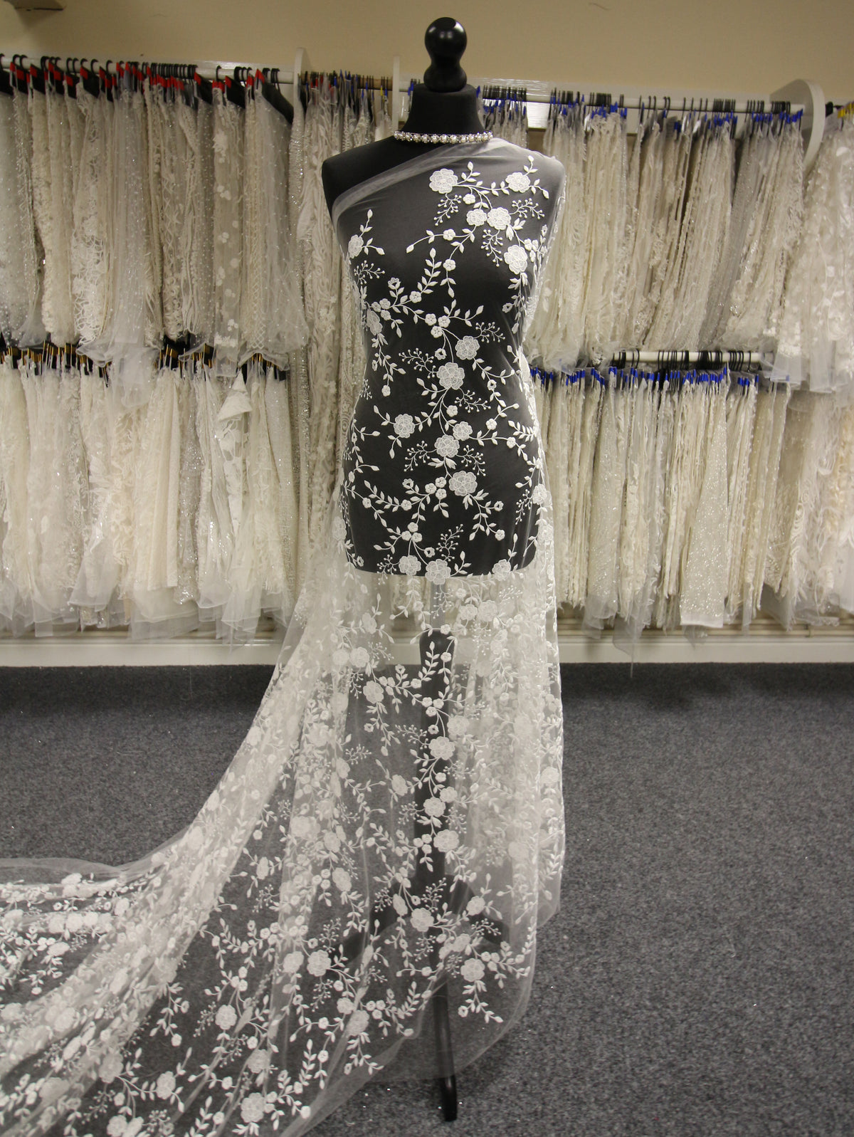 Italienische Stickereispitze - Bonet