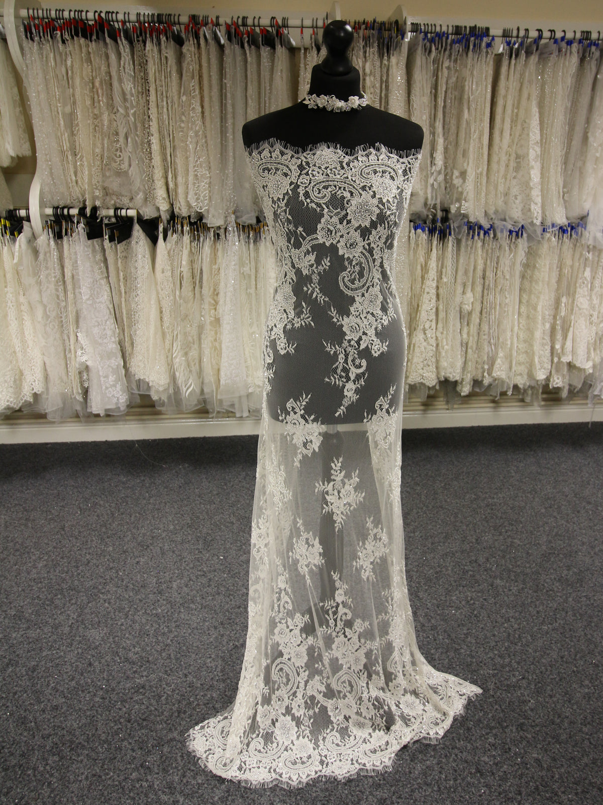 Elfenbeinfarbene Perlenspitze – Cayli