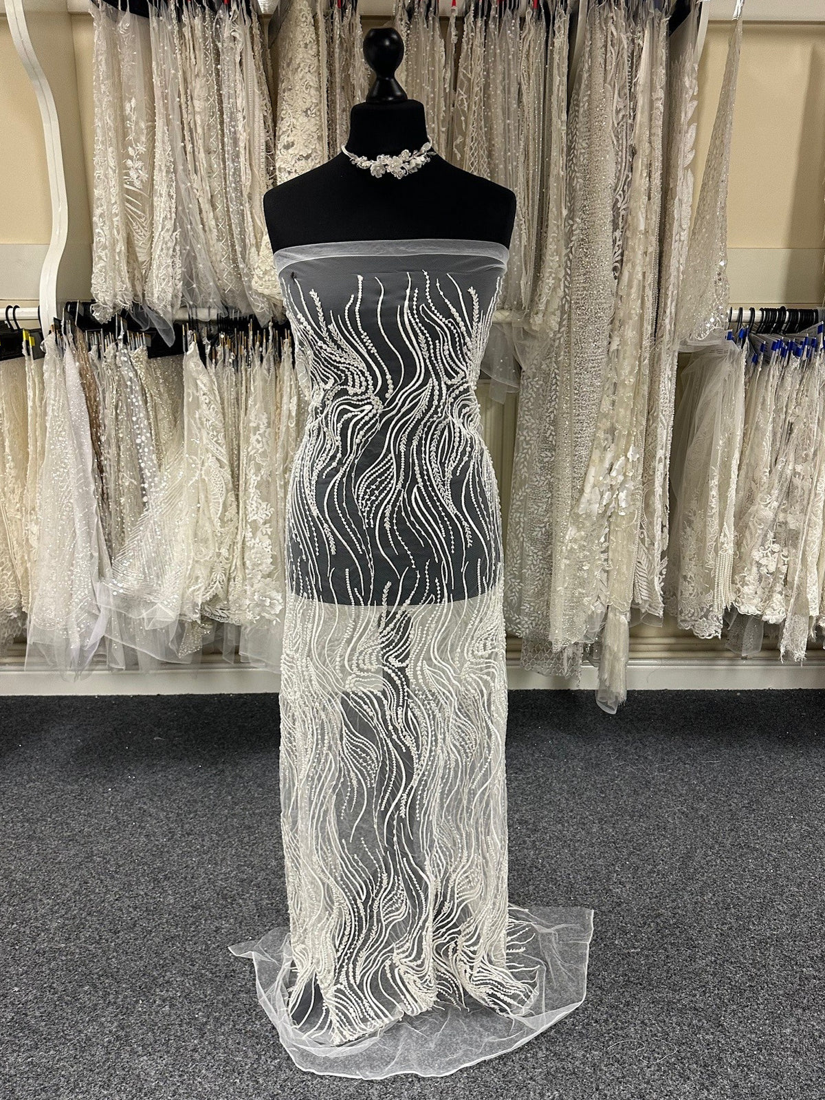 Elfenbeinfarbene Perlenspitze – Cherish