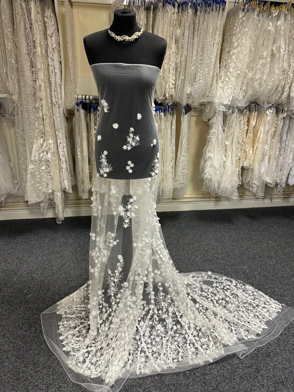 Elfenbeinfarbene Perlenspitze – Drew