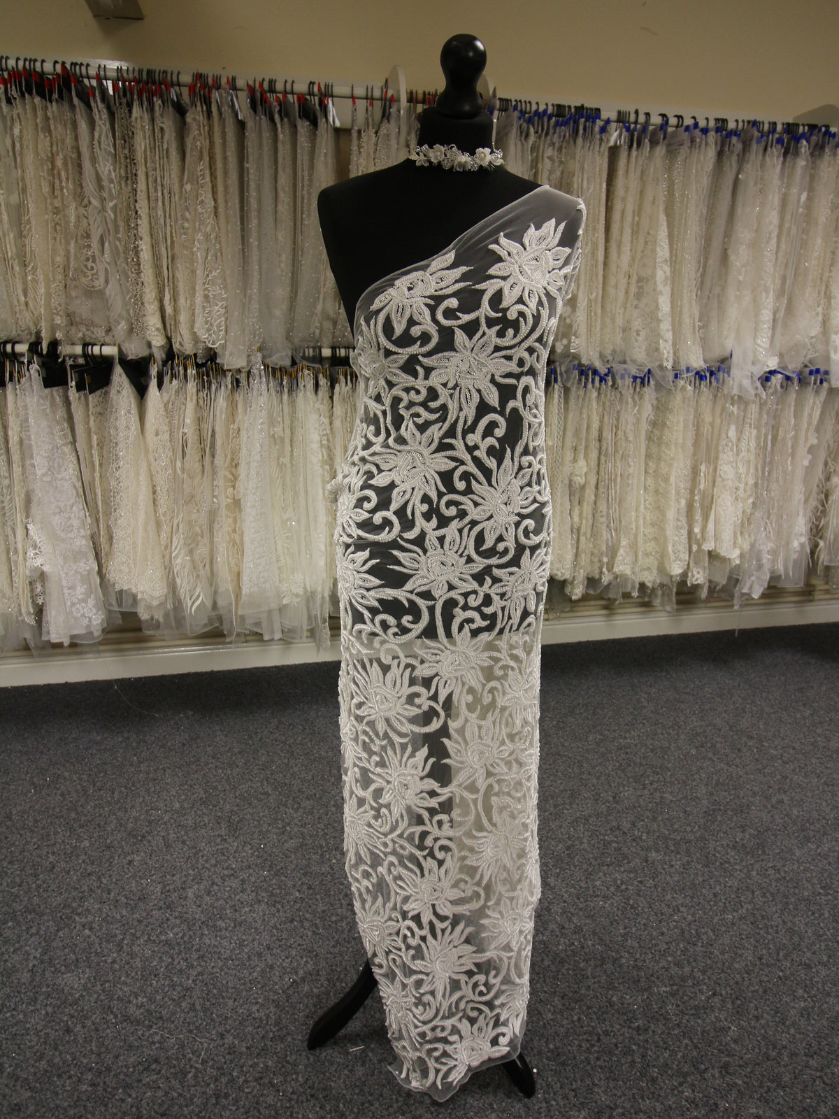 Elfenbeinfarbene Perlenstickereispitze – Elsie