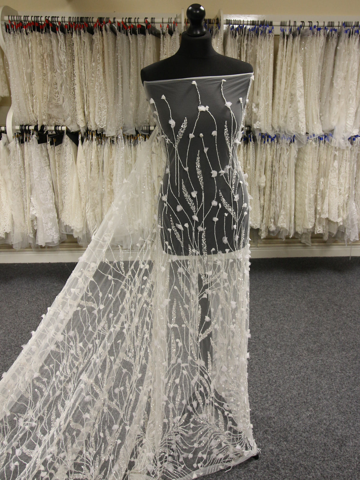 Elfenbeinfarbene 3D-Perlenspitze – Farida