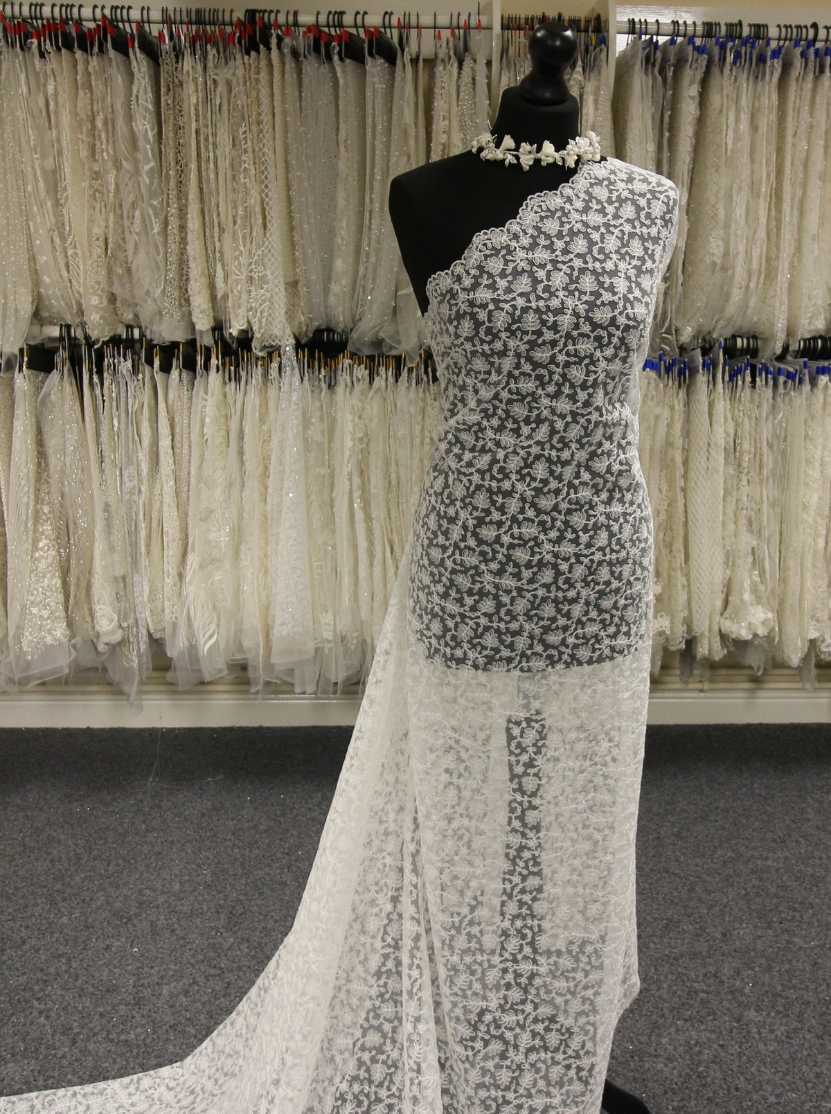 Elfenbeinfarbene bestickte Spitze – Franca