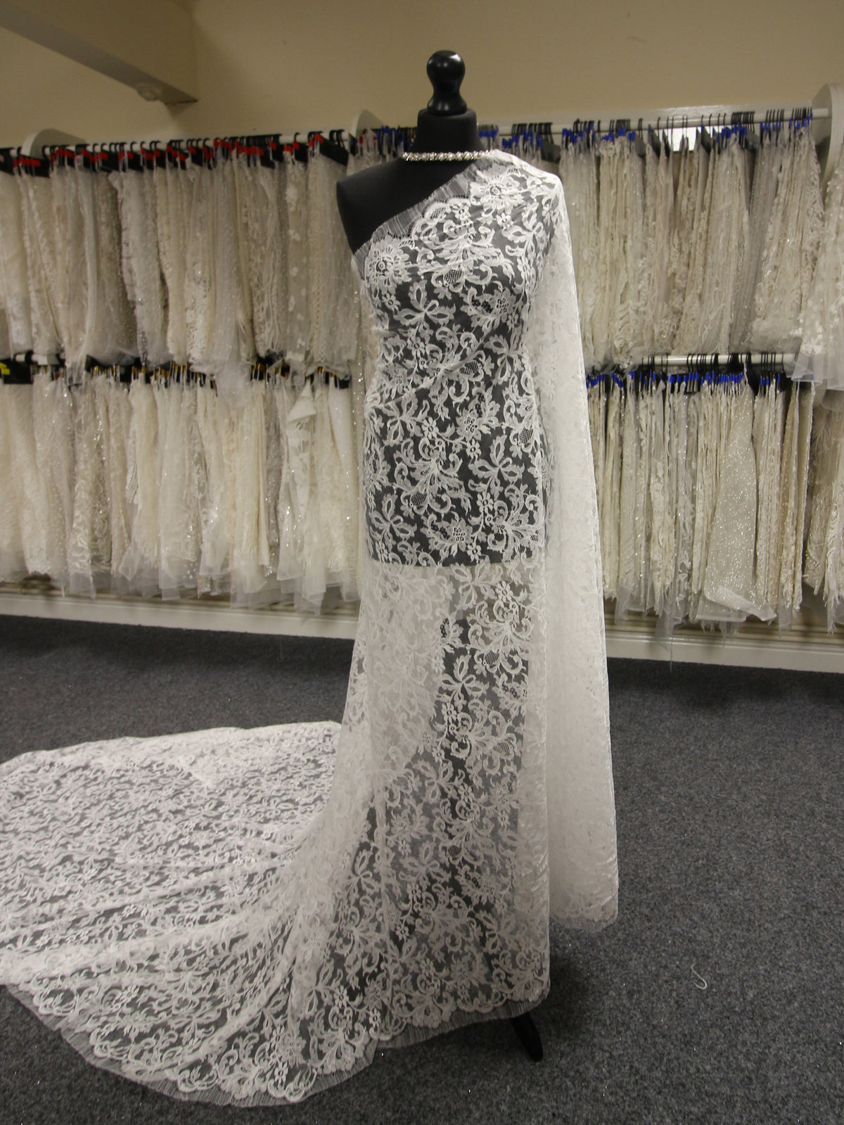 Elfenbeinfarbene Chantilly-Spitze – Hadiza