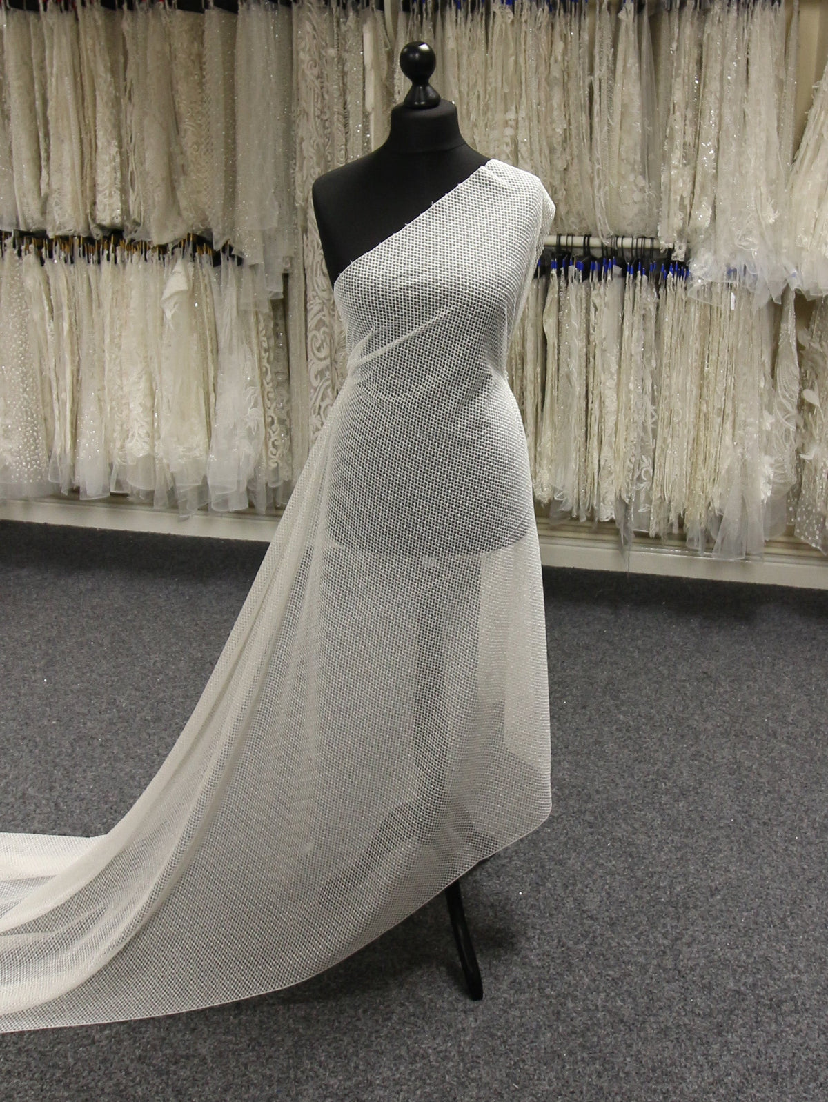 Ermäßigte elfenbeinfarbene bestickte Spitze – Hayat