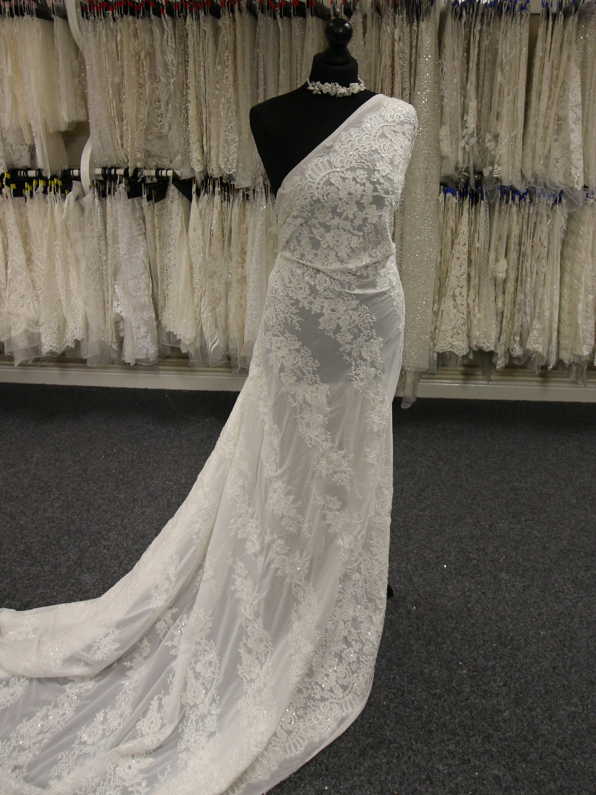 Elfenbeinfarbene Perlenspitze – Jolie