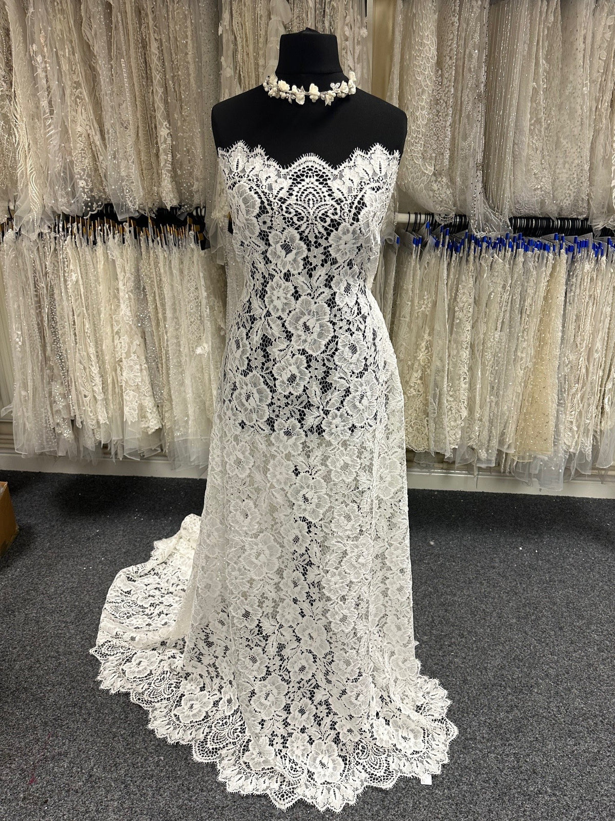 Elfenbeinfarbene, schnurgebundene Raschelspitze – Maggie