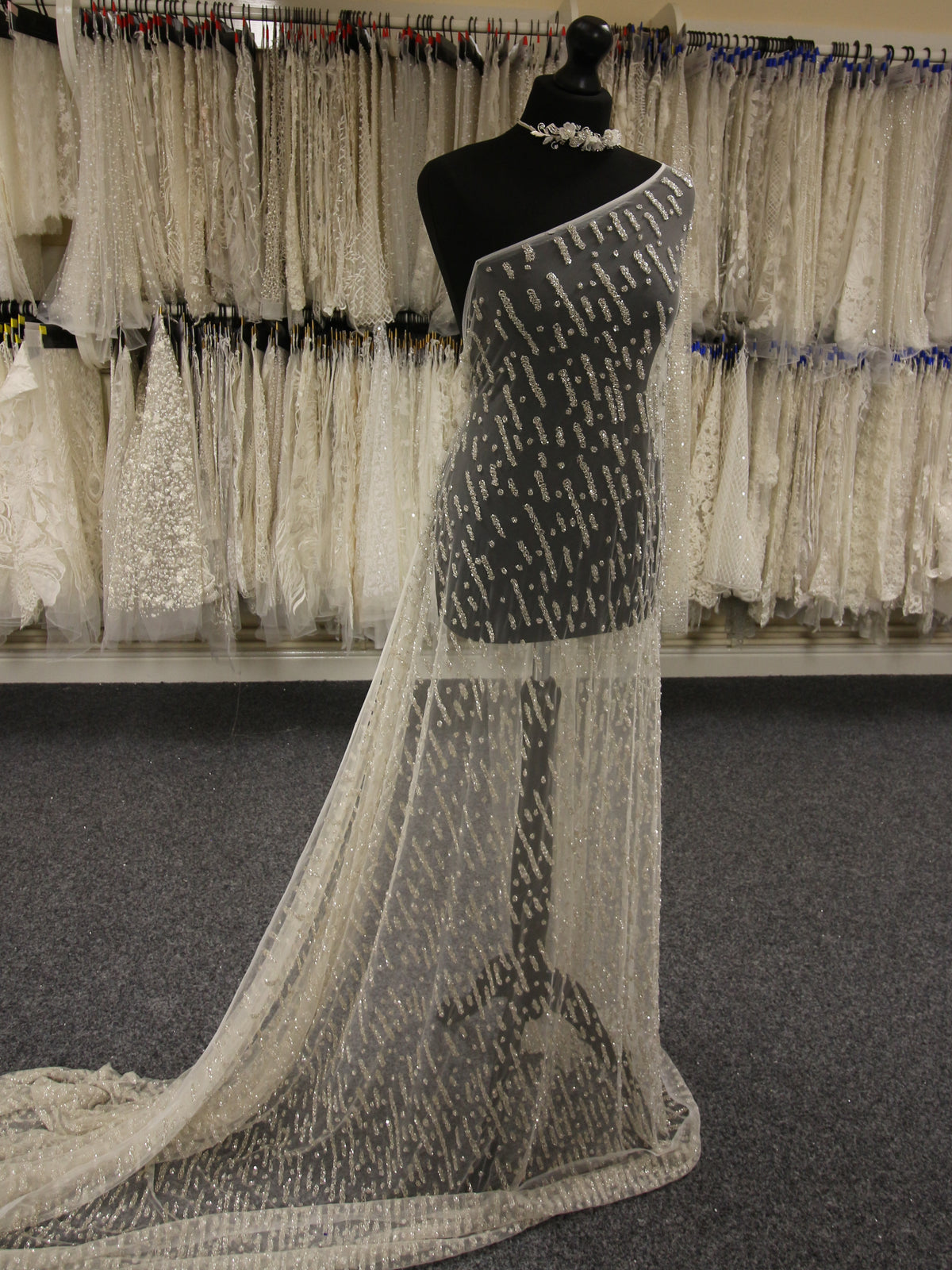 Elfenbeinfarbene Perlenspitze – Marnie