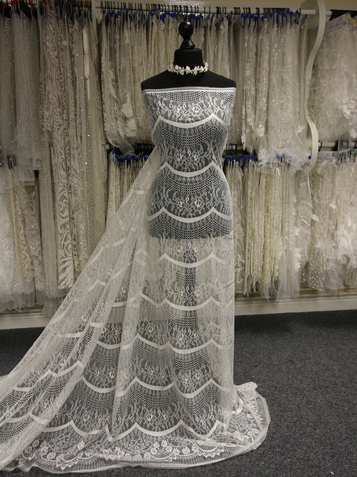 Elfenbeinfarbene Raschelspitze – Moa