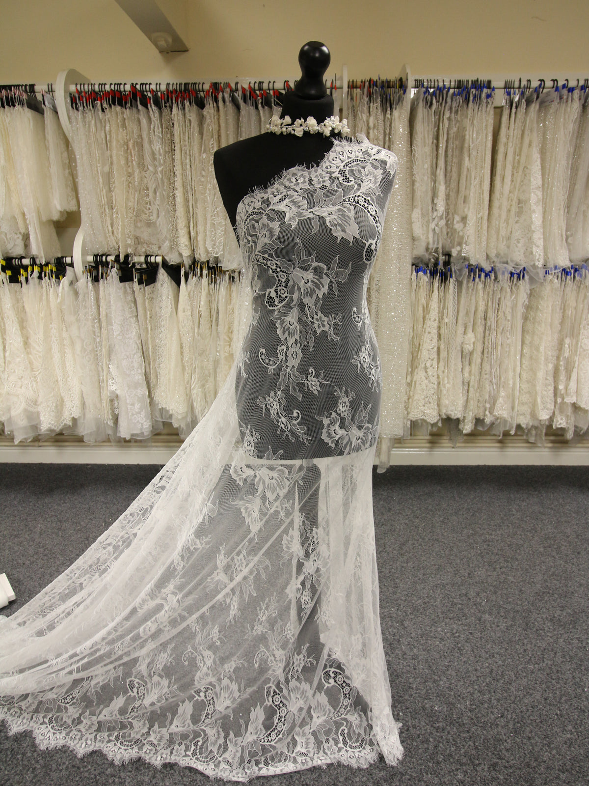 Elfenbeinfarbene Raschelspitze – Niamh