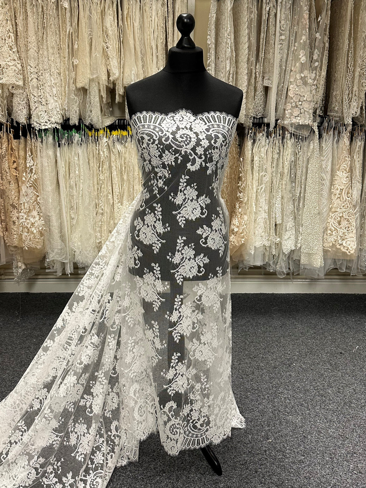 Elfenbeinfarbene Leavers-Spitze – Omorose